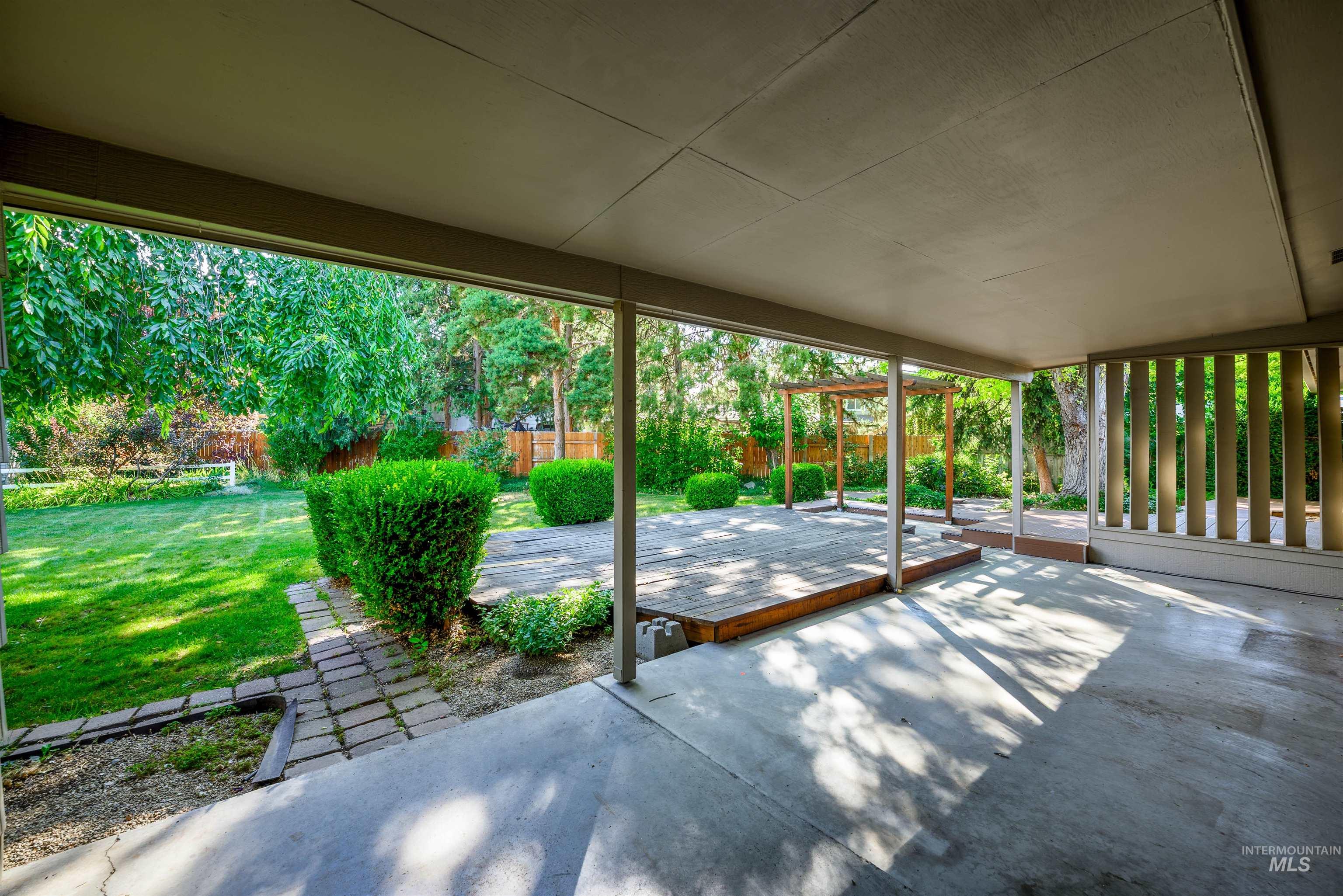 8457 W Pembrook Dr, Boise, Idaho 83704, 3 Bedrooms, 2 Bathrooms, Residential For Sale, Price $484,900, 98993299