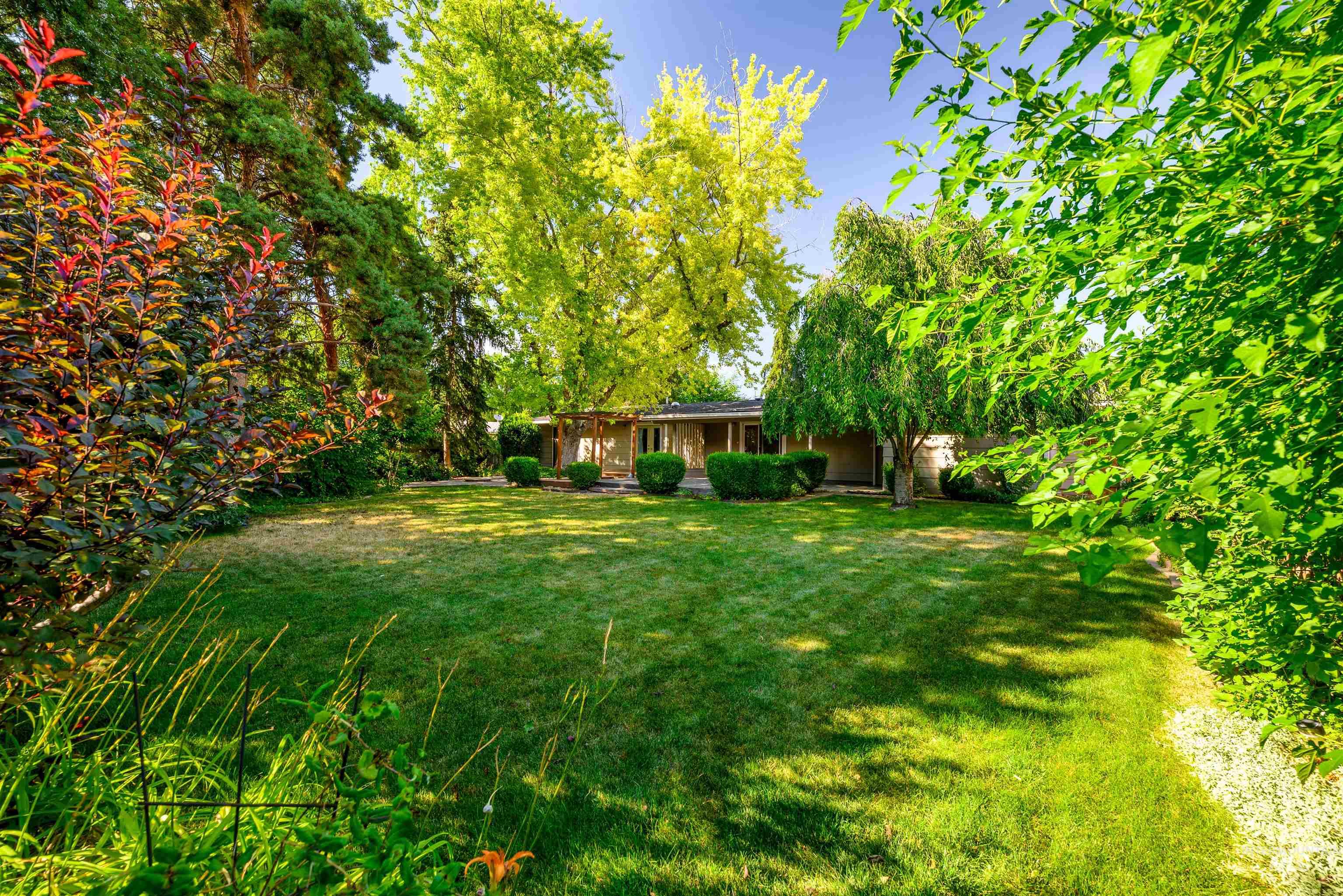 8457 W Pembrook Dr, Boise, Idaho 83704, 3 Bedrooms, 2 Bathrooms, Residential For Sale, Price $484,900, 98993299