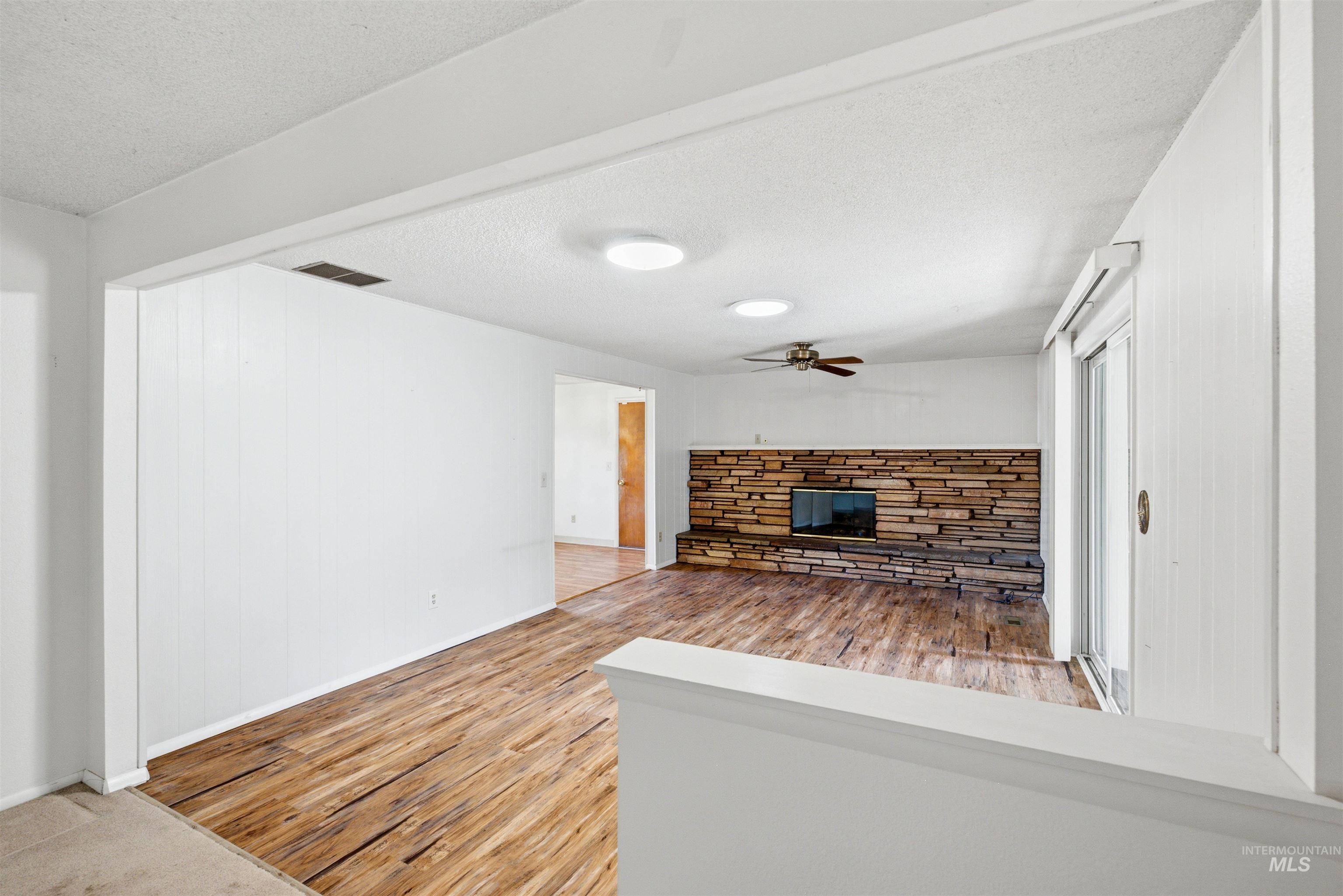 8457 W Pembrook Dr, Boise, Idaho 83704, 3 Bedrooms, 2 Bathrooms, Residential For Sale, Price $484,900, 98993299