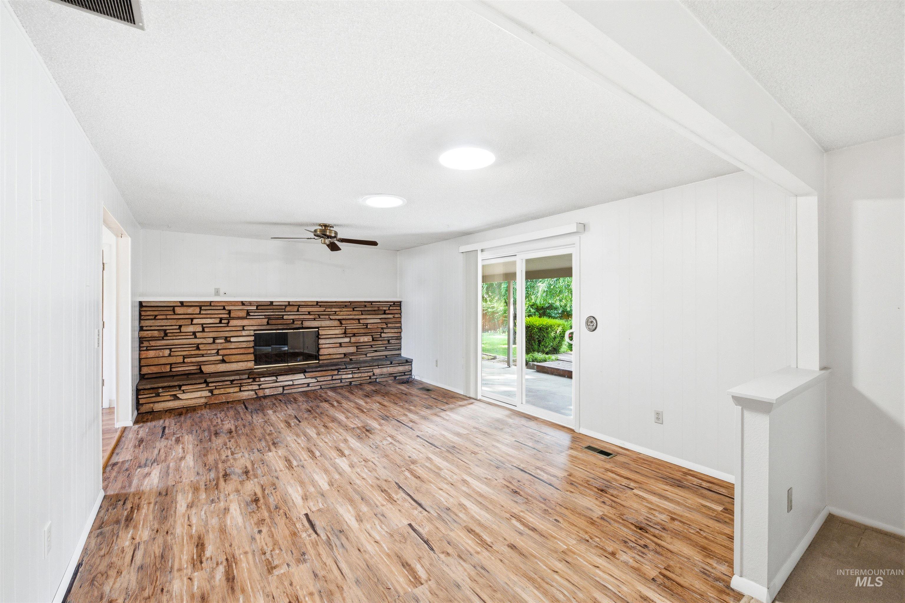 8457 W Pembrook Dr, Boise, Idaho 83704, 3 Bedrooms, 2 Bathrooms, Residential For Sale, Price $484,900, 98993299