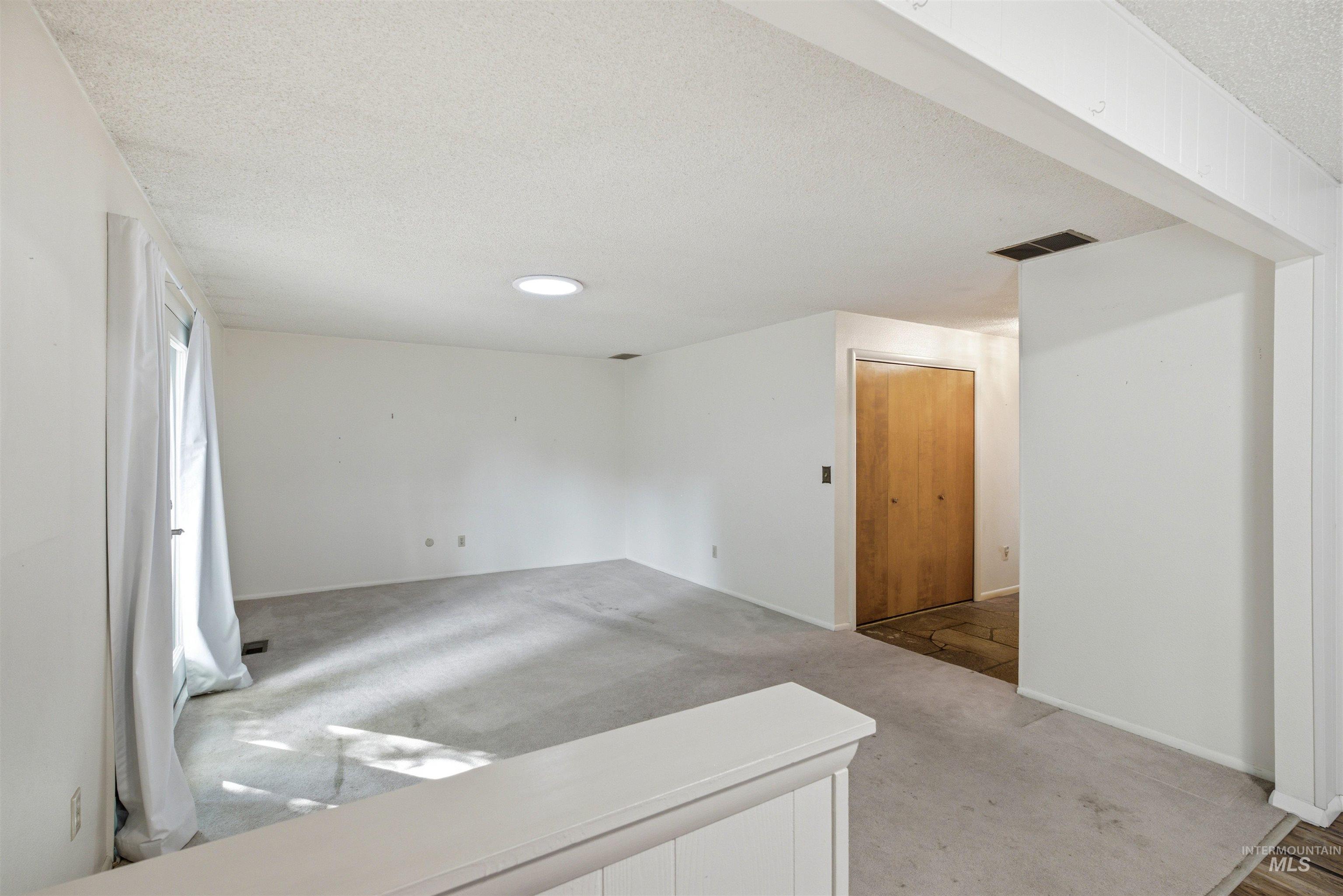 8457 W Pembrook Dr, Boise, Idaho 83704, 3 Bedrooms, 2 Bathrooms, Residential For Sale, Price $484,900, 98993299