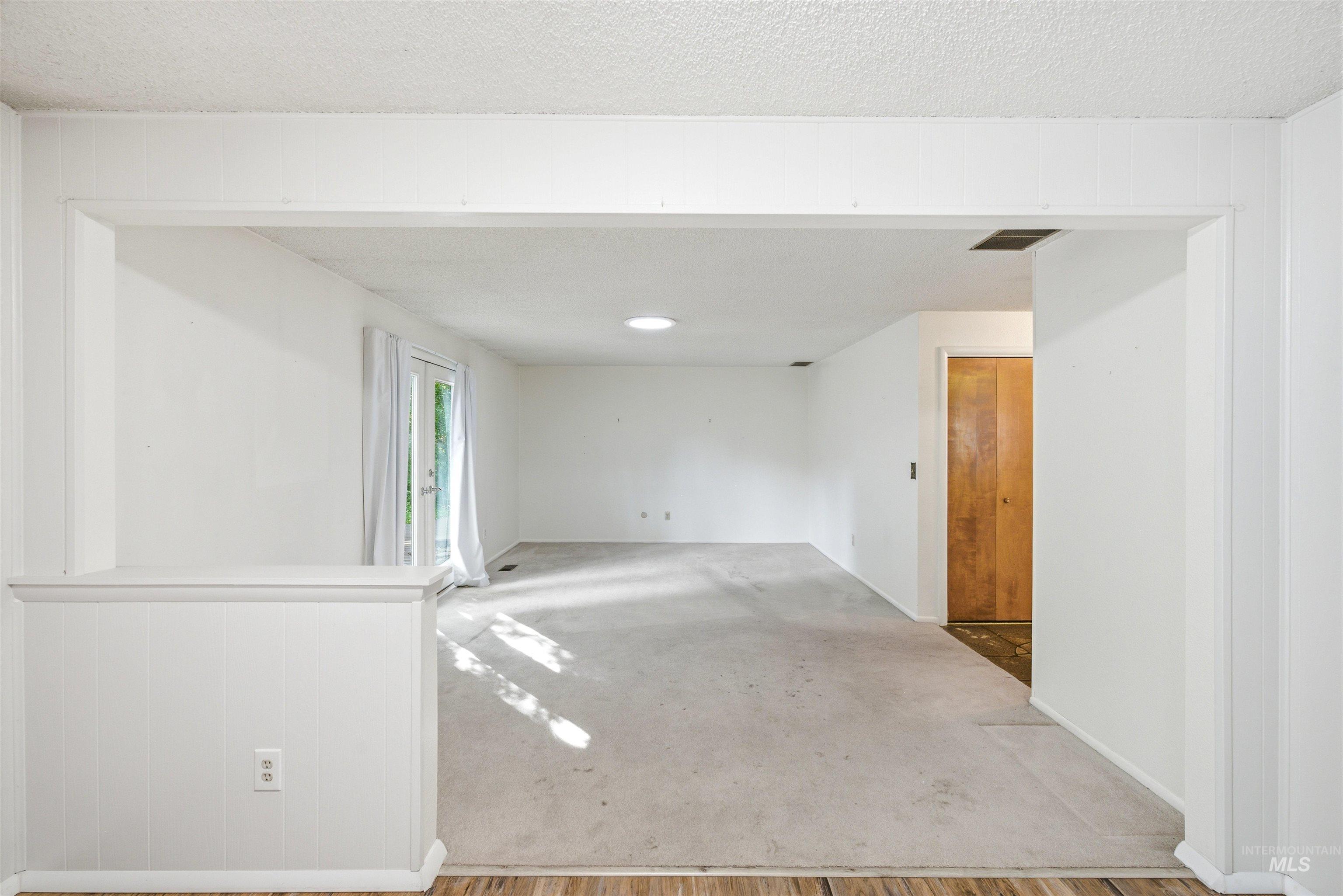8457 W Pembrook Dr, Boise, Idaho 83704, 3 Bedrooms, 2 Bathrooms, Residential For Sale, Price $484,900, 98993299