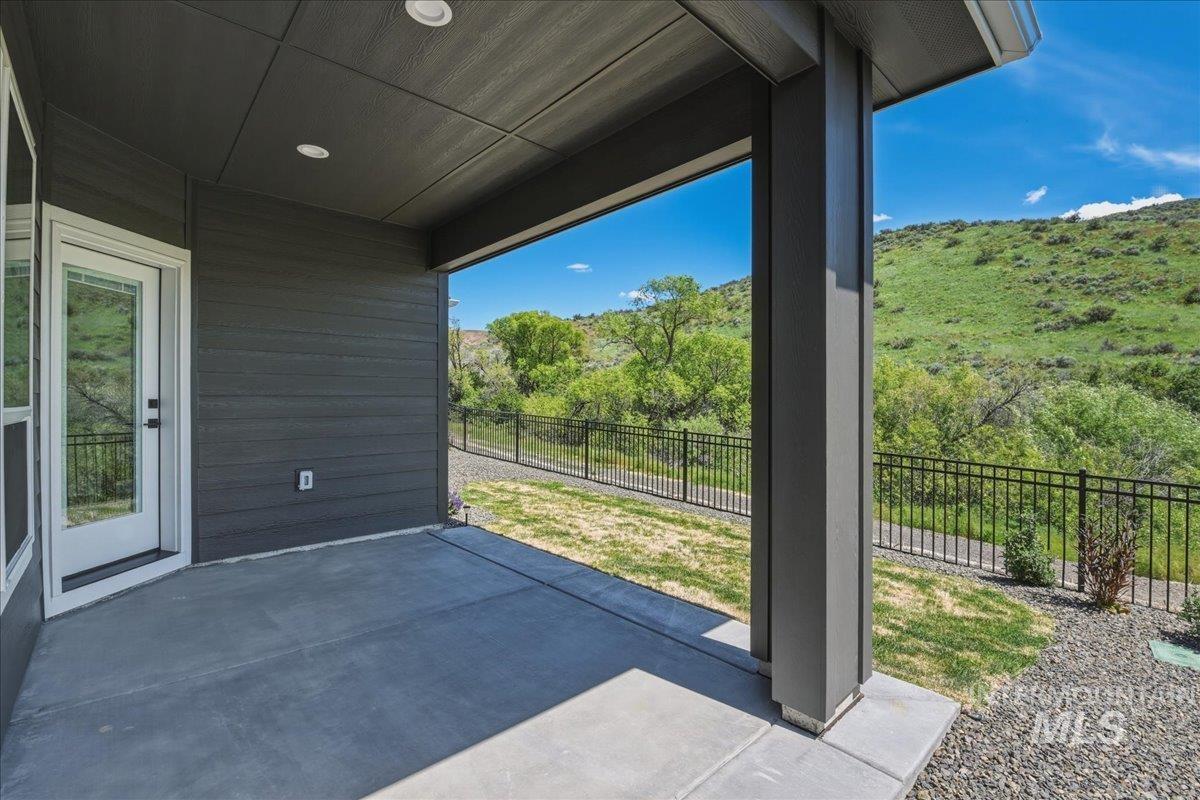 6519 E Richter Dr, Eagle, Idaho 83629, 3 Bedrooms, 2 Bathrooms, Residential For Sale, Price $574,990,MLS 98993308