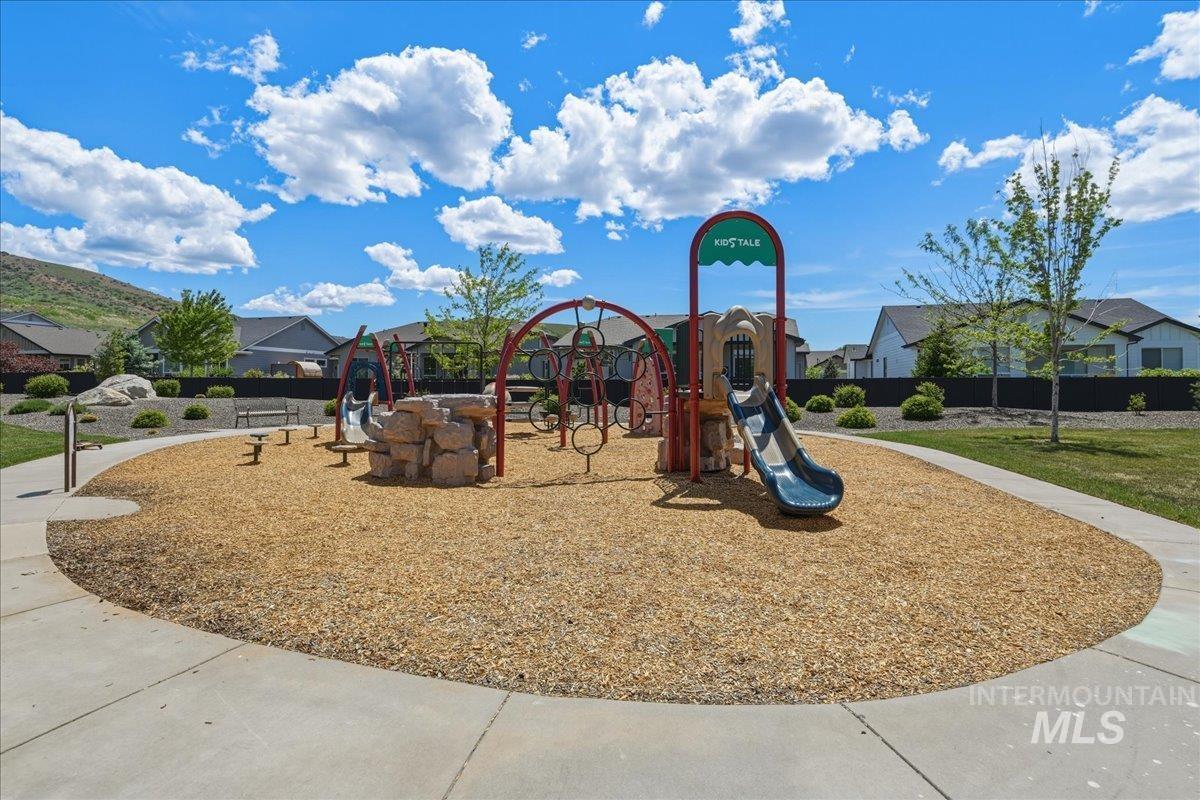 6519 E Richter Dr, Eagle, Idaho 83629, 3 Bedrooms, 2 Bathrooms, Residential For Sale, Price $574,990,MLS 98993308