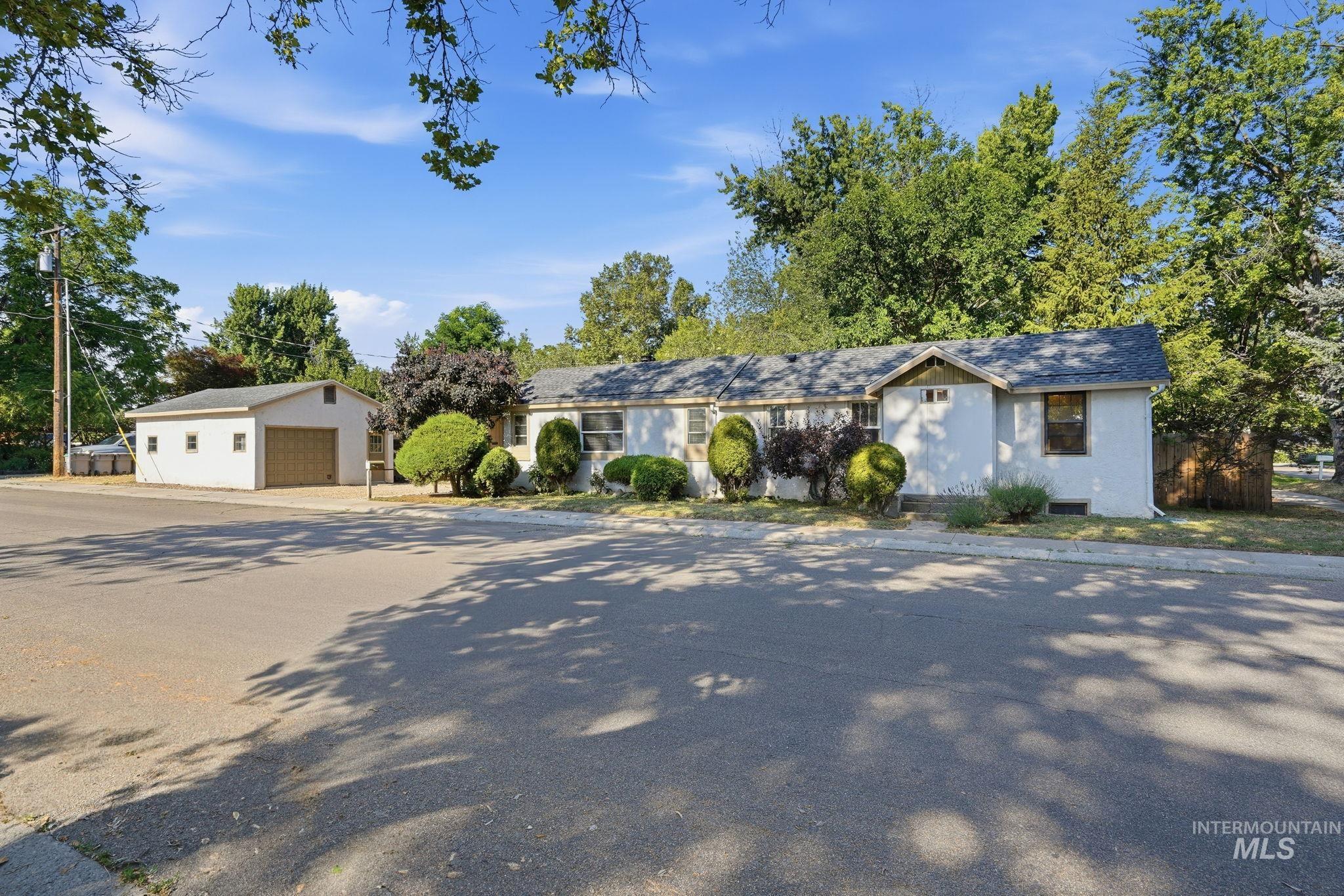 2119 N Hartman St, Boise, Idaho 83704, 2 Bedrooms, 1 Bathroom, Residential For Sale, Price $330,000,MLS 98993314