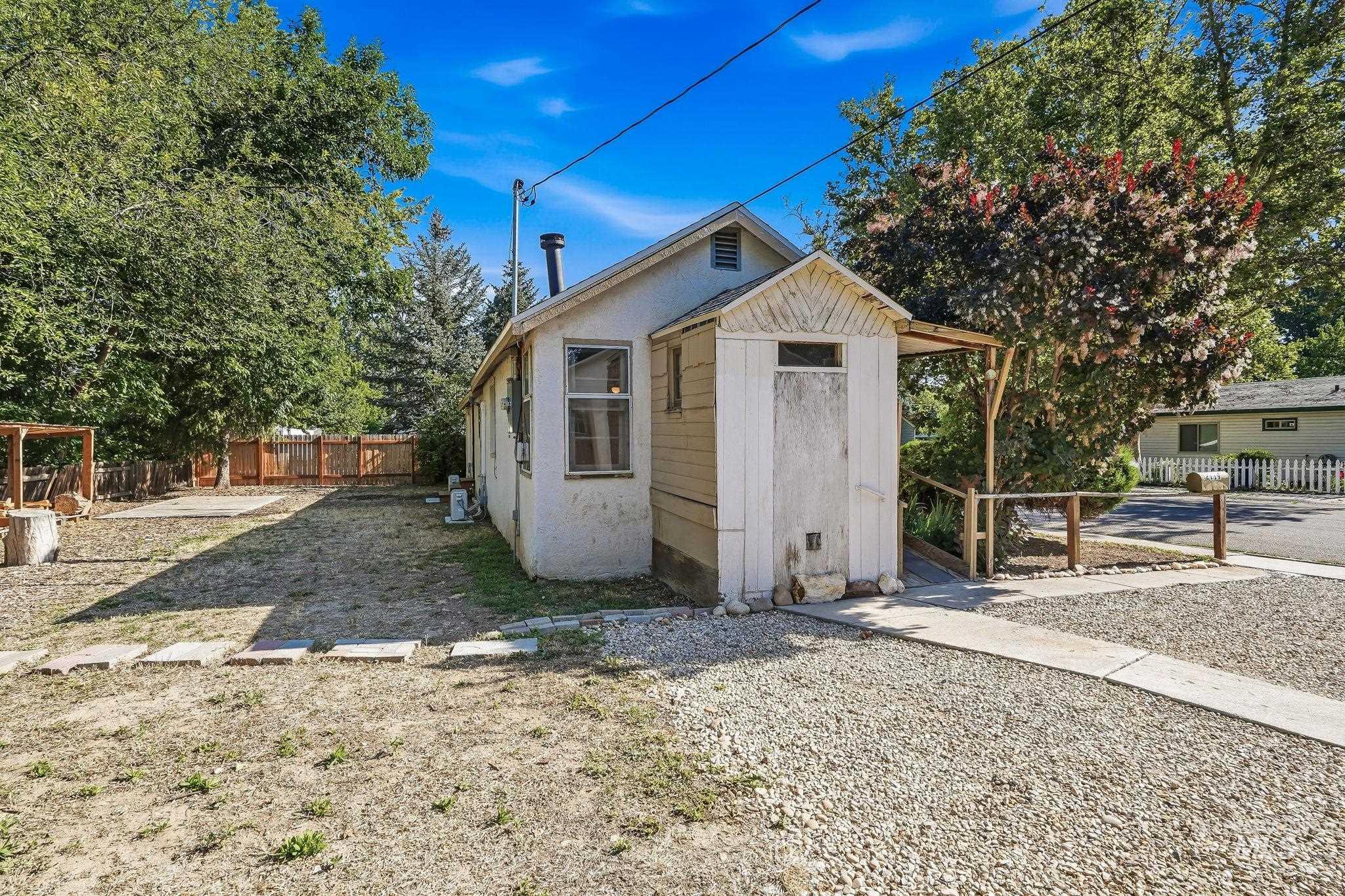 2119 N Hartman St, Boise, Idaho 83704, 2 Bedrooms, 1 Bathroom, Residential For Sale, Price $330,000,MLS 98993314