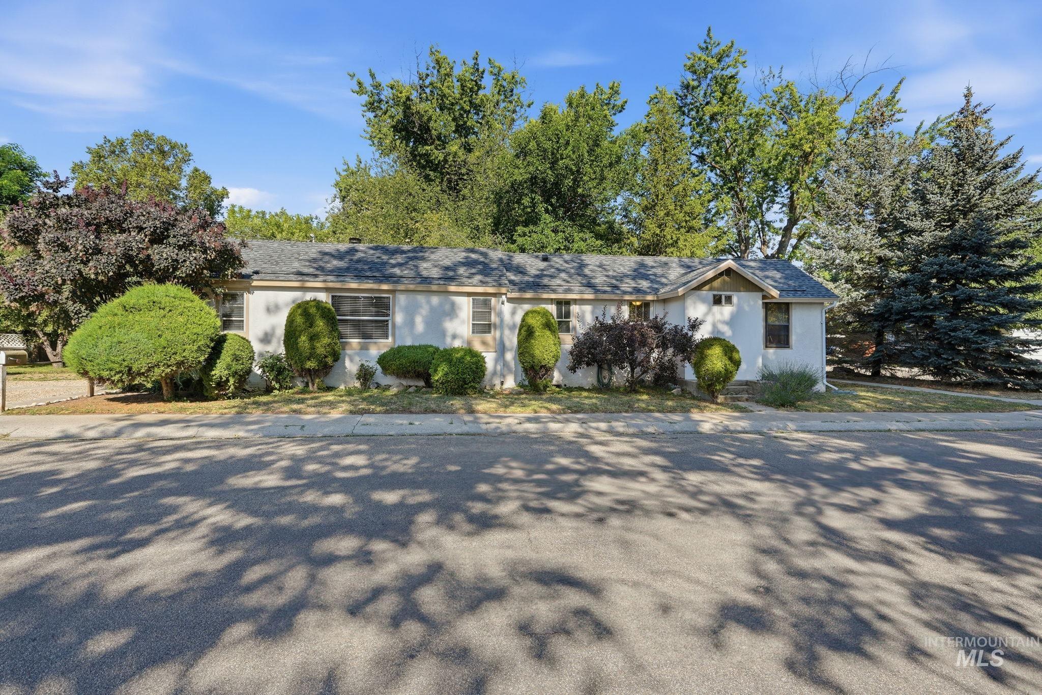 2119 N Hartman St, Boise, Idaho 83704, 2 Bedrooms, 1 Bathroom, Residential For Sale, Price $330,000,MLS 98993314
