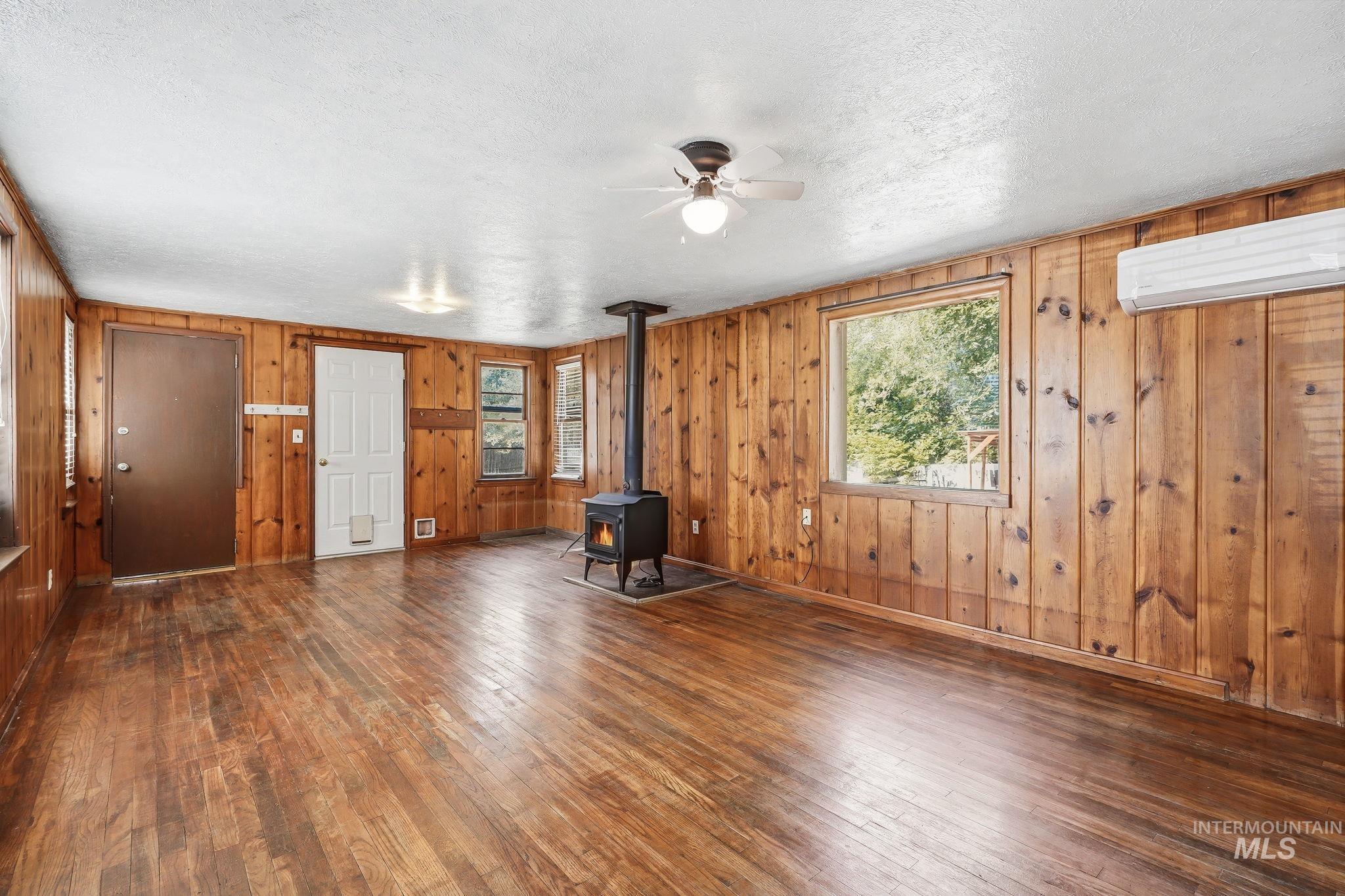 2119 N Hartman St, Boise, Idaho 83704, 2 Bedrooms, 1 Bathroom, Residential For Sale, Price $330,000,MLS 98993314