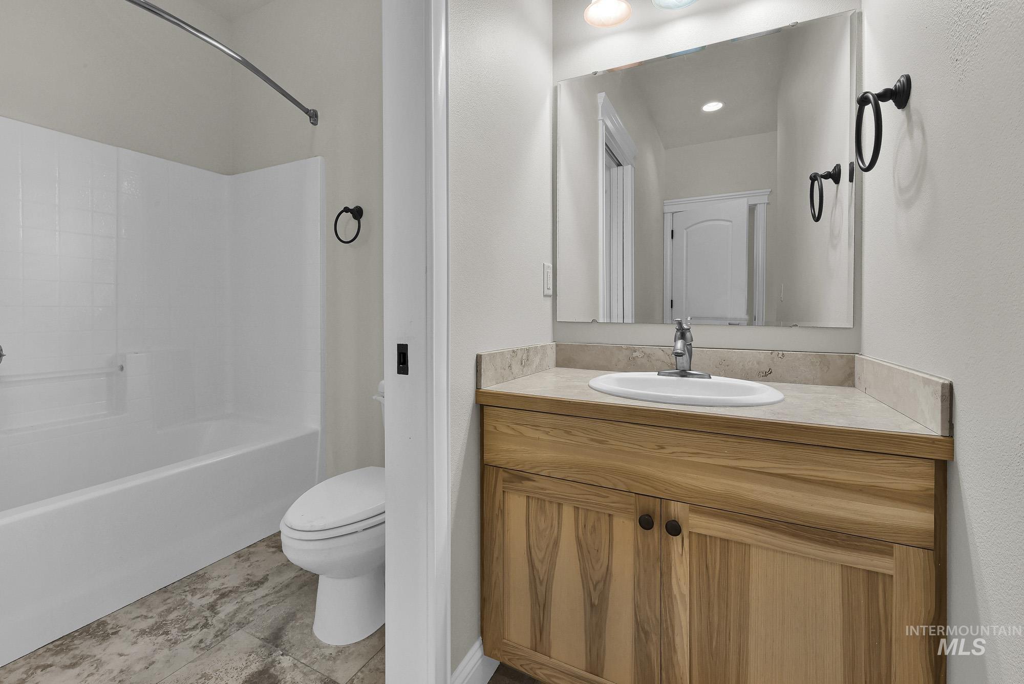 2172 W Cedar Grove, Meridian, Idaho 83646, 5 Bedrooms, 3.5 Bathrooms, Residential For Sale, Price $750,000, 98993315