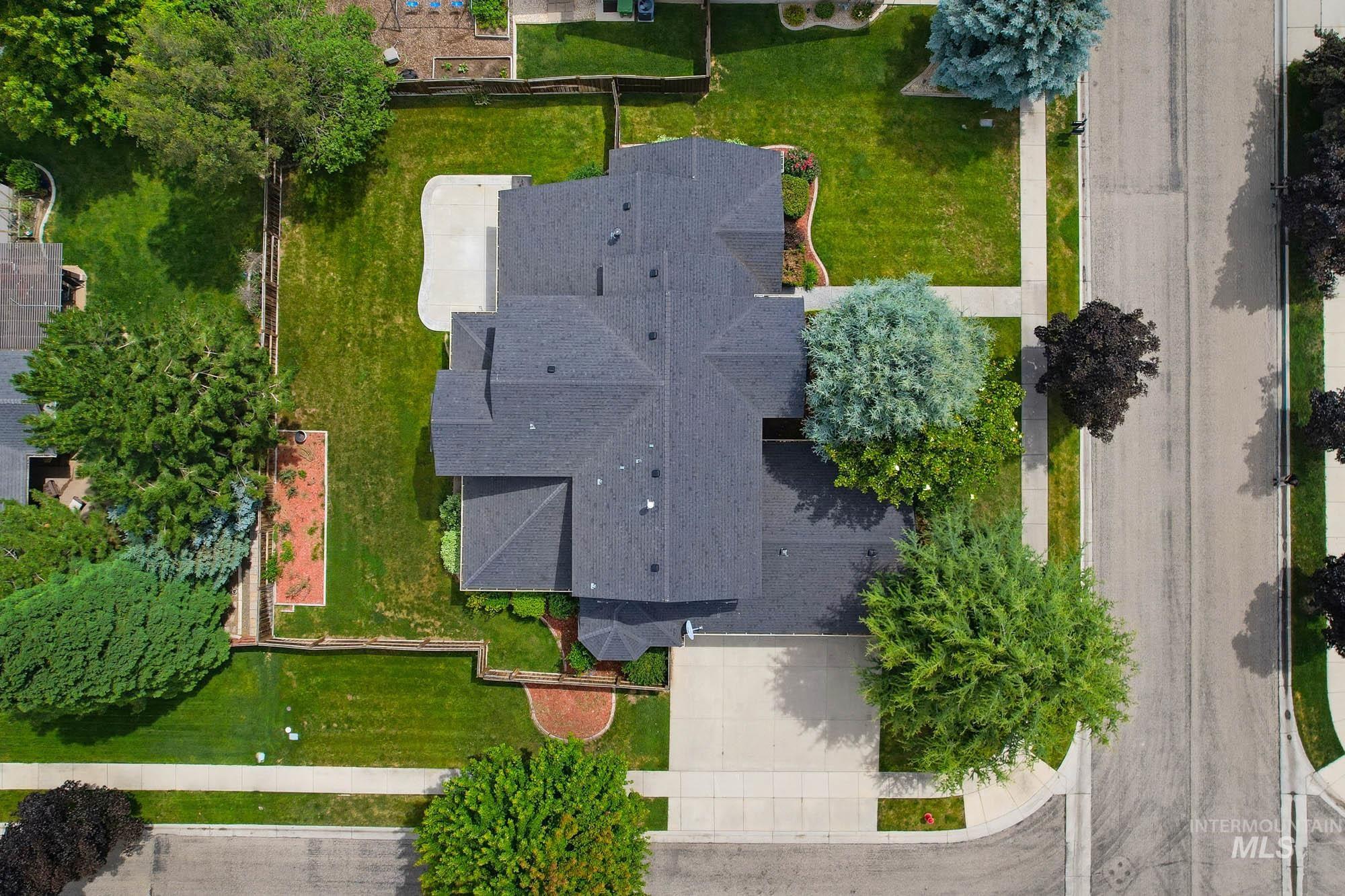 2172 W Cedar Grove, Meridian, Idaho 83646, 5 Bedrooms, 3.5 Bathrooms, Residential For Sale, Price $750,000, 98993315