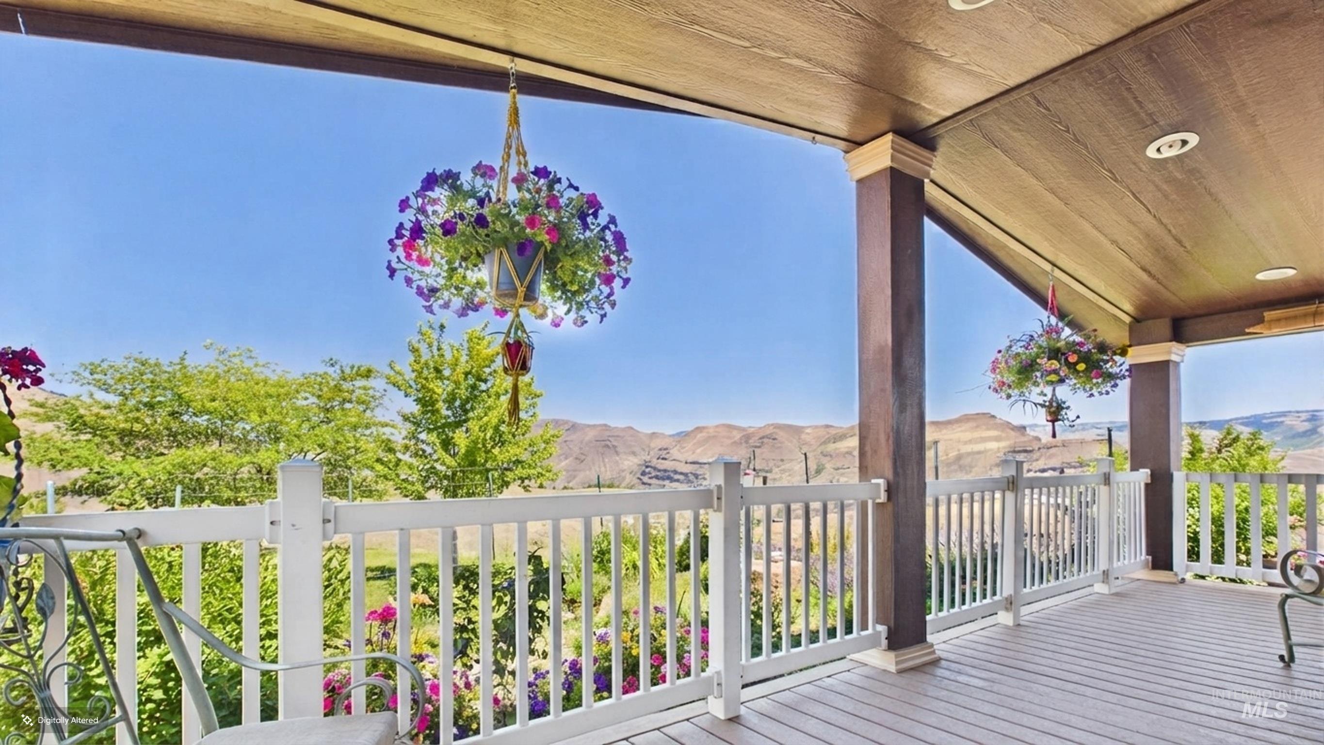 146 Hammer Creek Rd, White Bird, Idaho 83554, 3 Bedrooms, 2 Bathrooms, Residential For Sale, Price $525,000,MLS 98993318