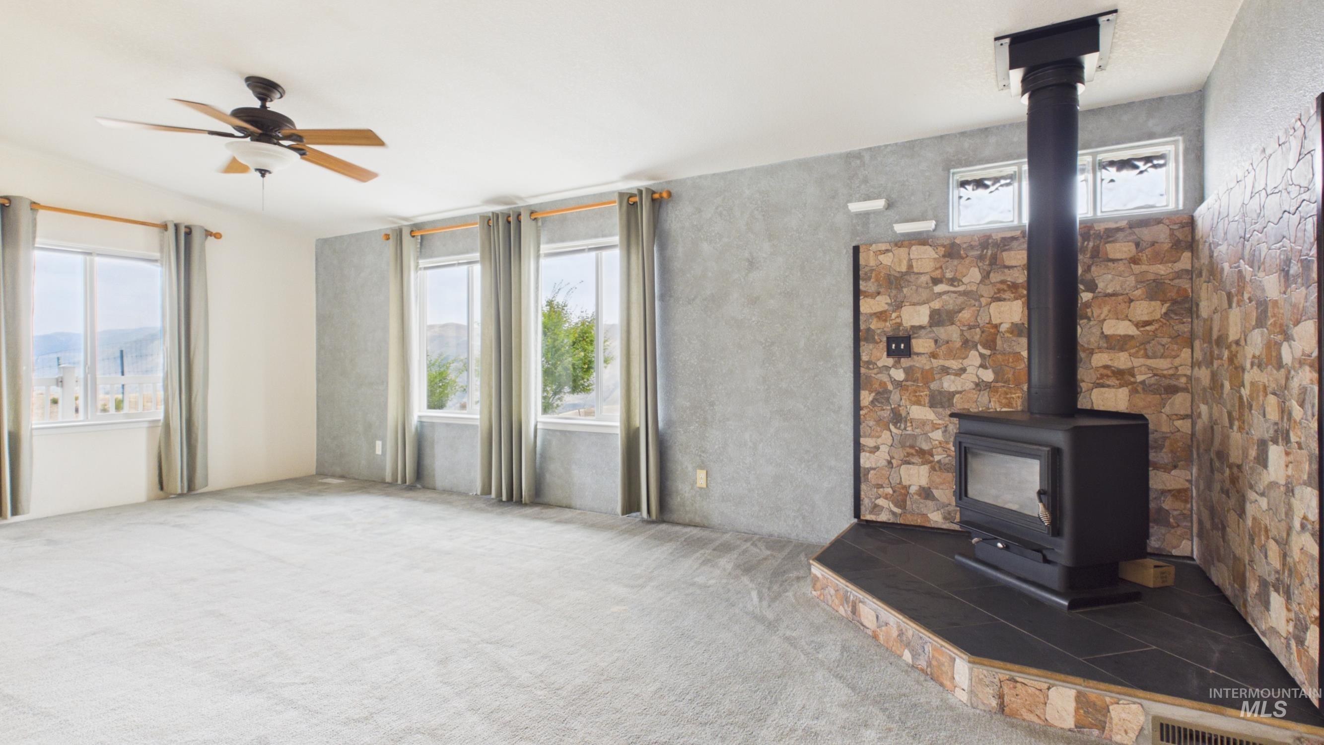 146 Hammer Creek Rd, White Bird, Idaho 83554, 3 Bedrooms, 2 Bathrooms, Residential For Sale, Price $525,000,MLS 98993318
