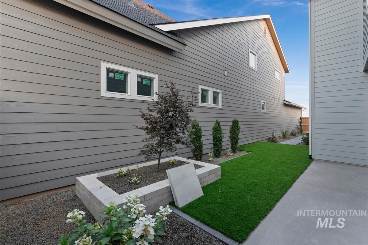 1055 E Escalation St, Meridian, Idaho 83642, 4 Bedrooms, 3 Bathrooms, Residential For Sale, Price $619,900,MLS 98993319