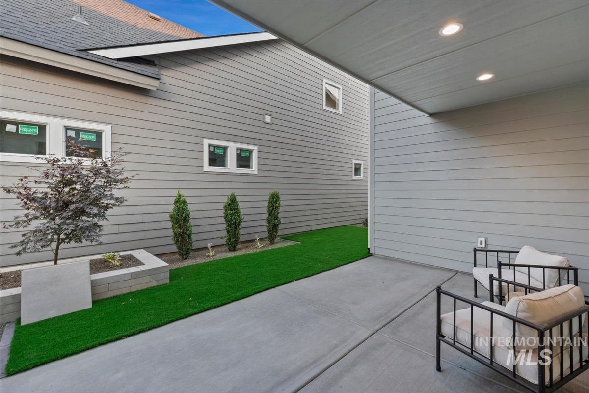 1055 E Escalation St, Meridian, Idaho 83642, 4 Bedrooms, 3 Bathrooms, Residential For Sale, Price $619,900,MLS 98993319