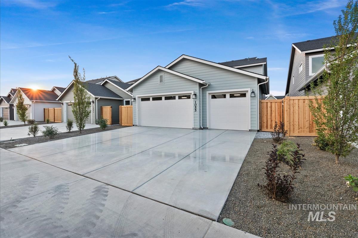 1055 E Escalation St, Meridian, Idaho 83642, 4 Bedrooms, 3 Bathrooms, Residential For Sale, Price $619,900,MLS 98993319