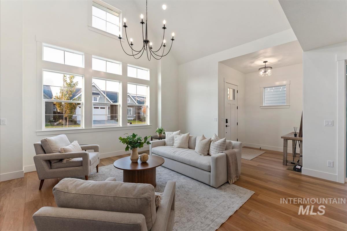 1055 E Escalation St, Meridian, Idaho 83642, 4 Bedrooms, 3 Bathrooms, Residential For Sale, Price $619,900,MLS 98993319