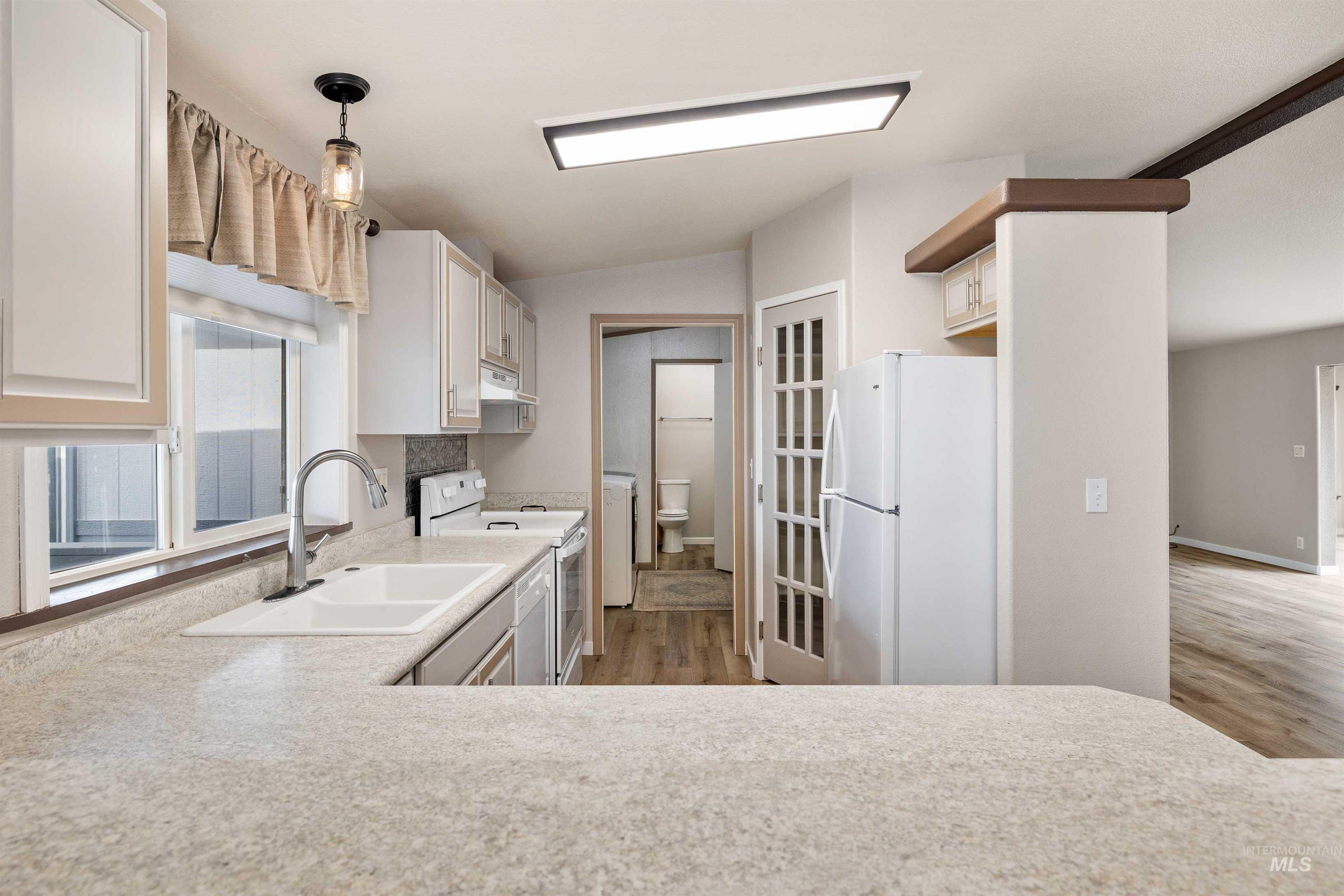 910 Moonglo, Buhl, Idaho 83316, 3 Bedrooms, 2 Bathrooms, Residential For Sale, Price $179,900, 98993330
