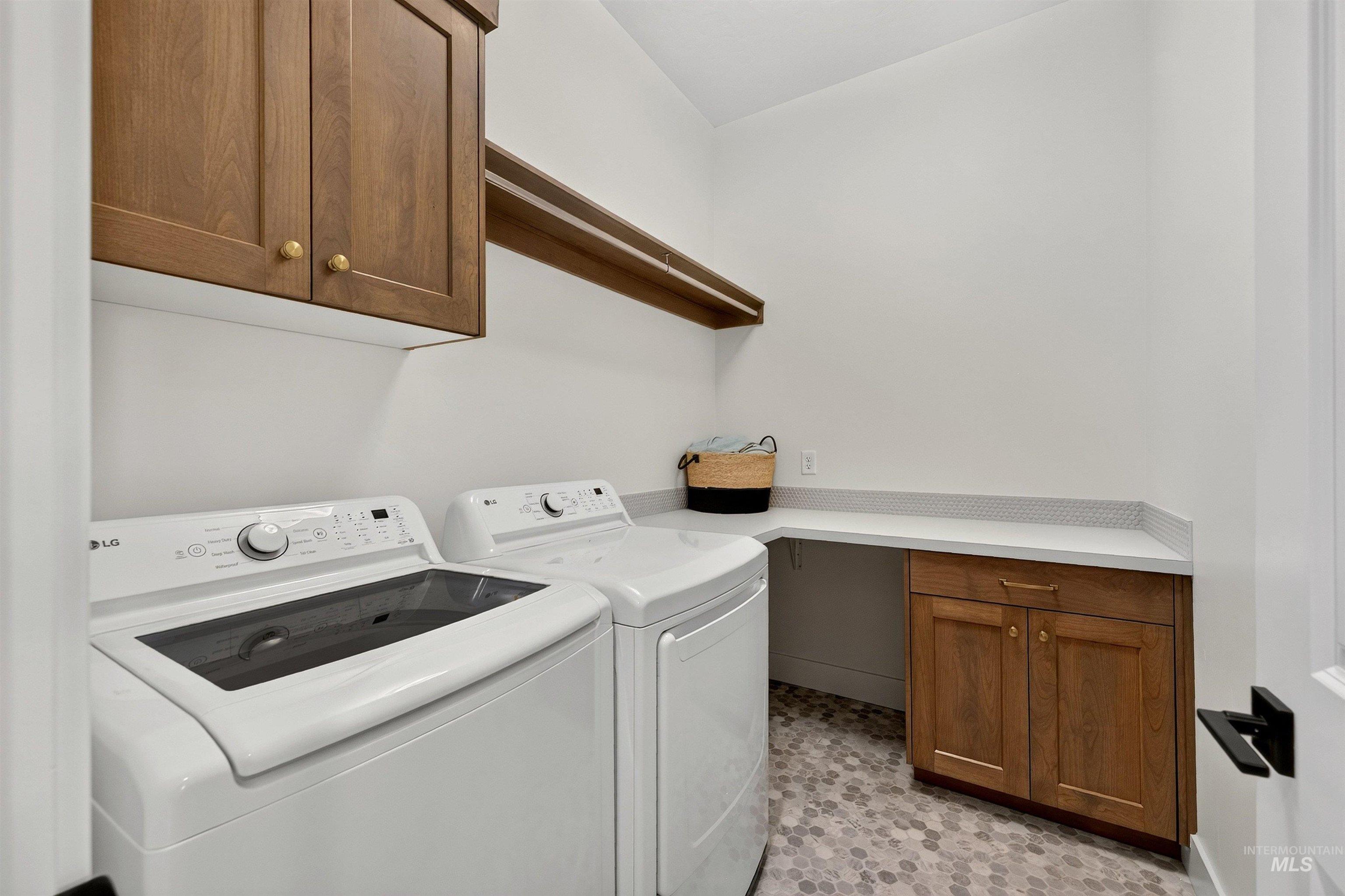 6419 W Piaffe St, Eagle, Idaho 83616, 3 Bedrooms, 2 Bathrooms, Residential For Sale, Price $739,900,MLS 98993338