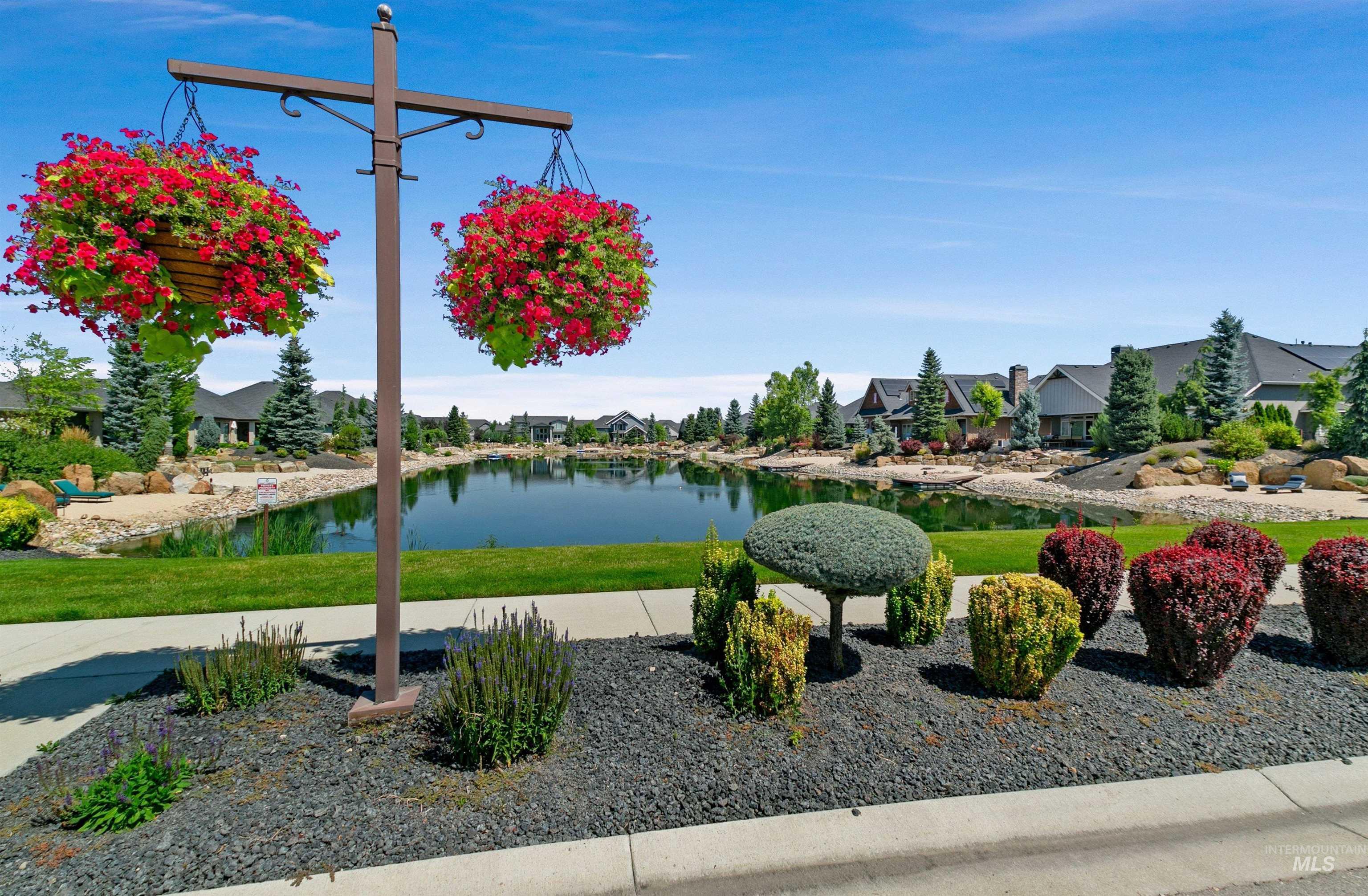 6419 W Piaffe St, Eagle, Idaho 83616, 3 Bedrooms, 2 Bathrooms, Residential For Sale, Price $739,900,MLS 98993338