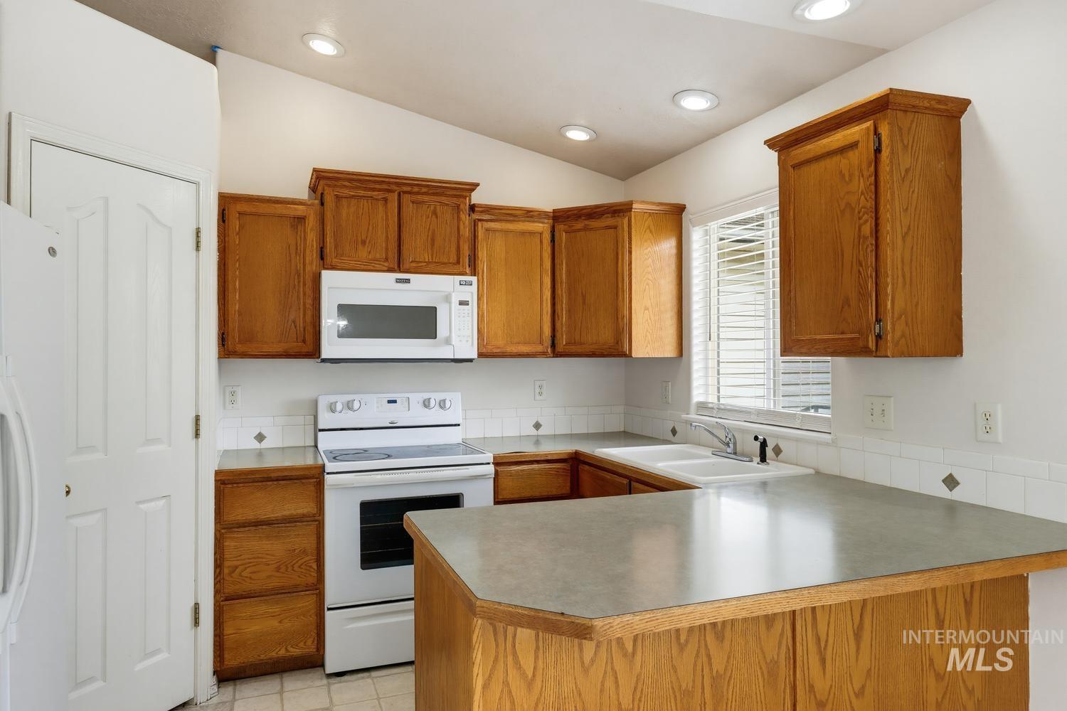 2805 Swan Ave., Nampa, Idaho 83687, 3 Bedrooms, 2 Bathrooms, Residential For Sale, Price $336,990,MLS 98993339