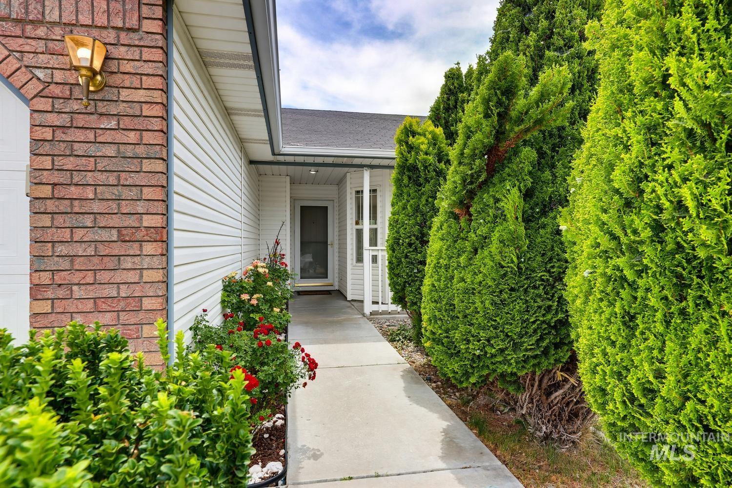 2805 Swan Ave., Nampa, Idaho 83687, 3 Bedrooms, 2 Bathrooms, Residential For Sale, Price $336,990,MLS 98993339