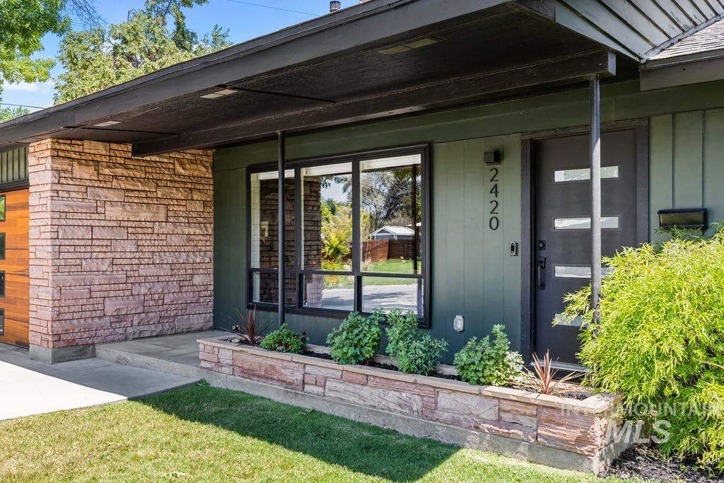2420 S Hayden Way, Boise, Idaho 83705, 4 Bedrooms, 2 Bathrooms, Residential For Sale, Price $625,000,MLS 98993345