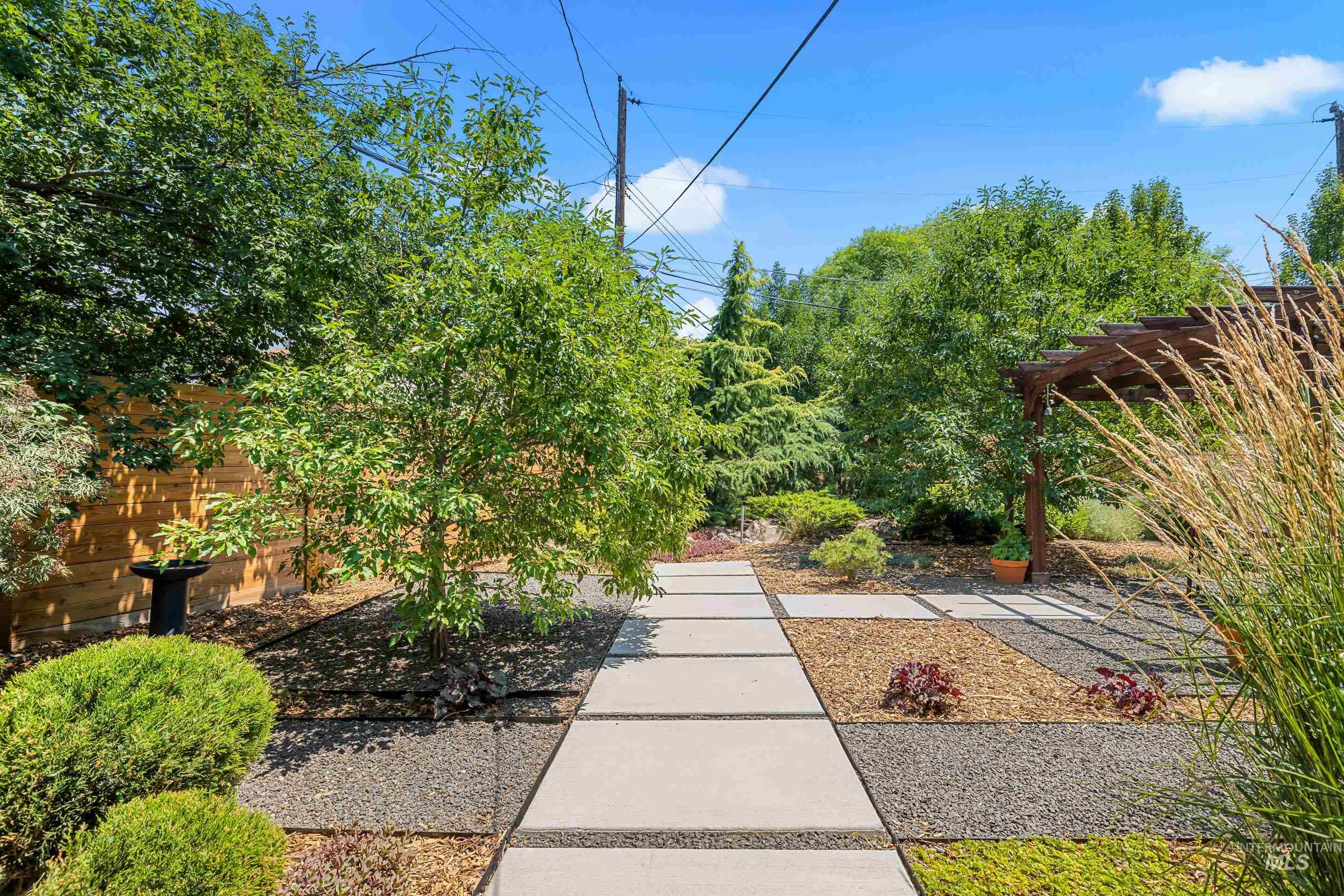 2420 S Hayden Way, Boise, Idaho 83705, 4 Bedrooms, 2 Bathrooms, Residential For Sale, Price $625,000,MLS 98993345
