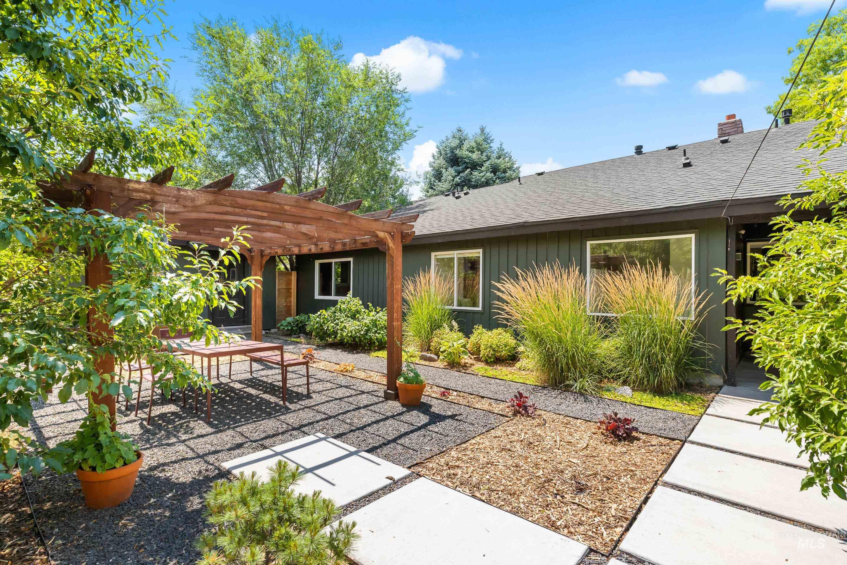 2420 S Hayden Way, Boise, Idaho 83705, 4 Bedrooms, 2 Bathrooms, Residential For Sale, Price $625,000,MLS 98993345