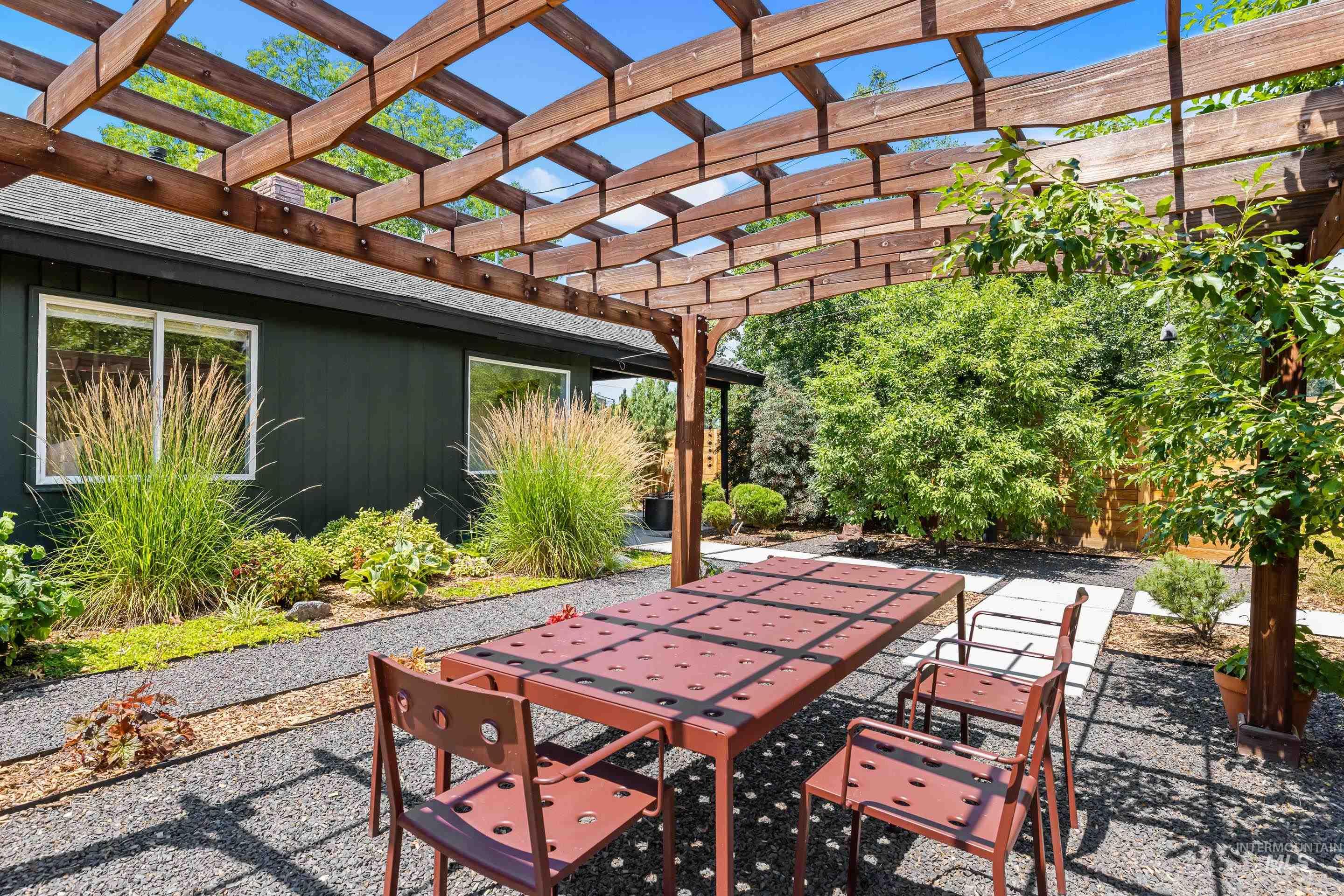 2420 S Hayden Way, Boise, Idaho 83705, 4 Bedrooms, 2 Bathrooms, Residential For Sale, Price $625,000,MLS 98993345