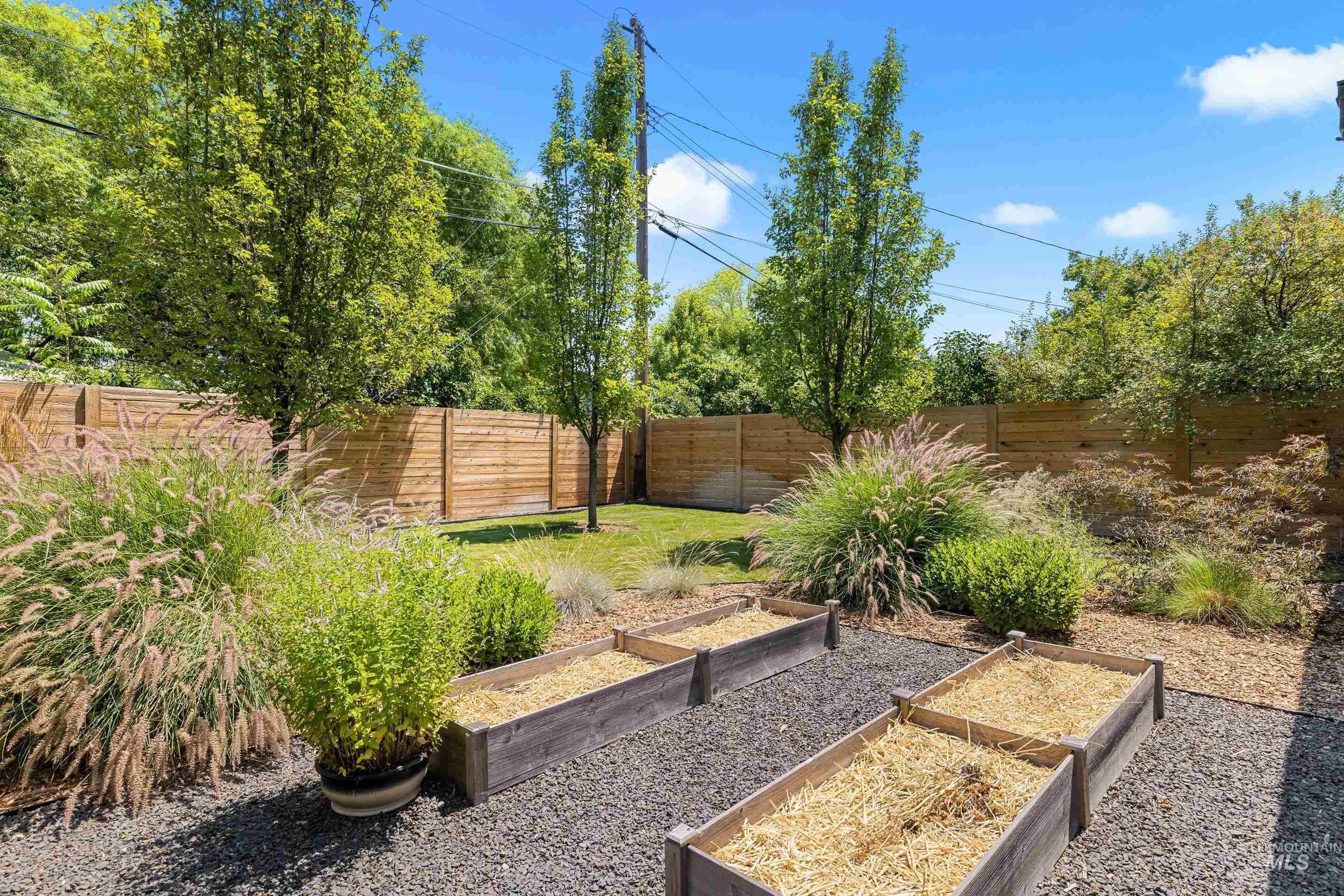 2420 S Hayden Way, Boise, Idaho 83705, 4 Bedrooms, 2 Bathrooms, Residential For Sale, Price $625,000,MLS 98993345