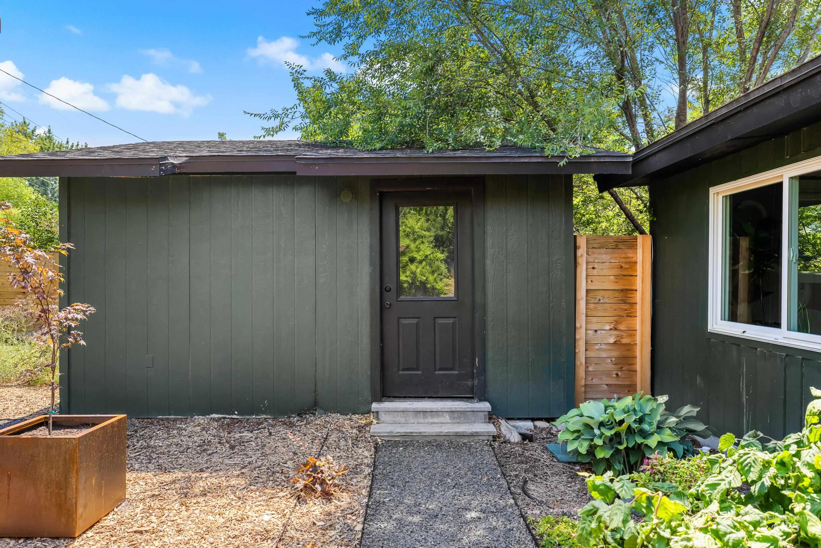 2420 S Hayden Way, Boise, Idaho 83705, 4 Bedrooms, 2 Bathrooms, Residential For Sale, Price $625,000,MLS 98993345