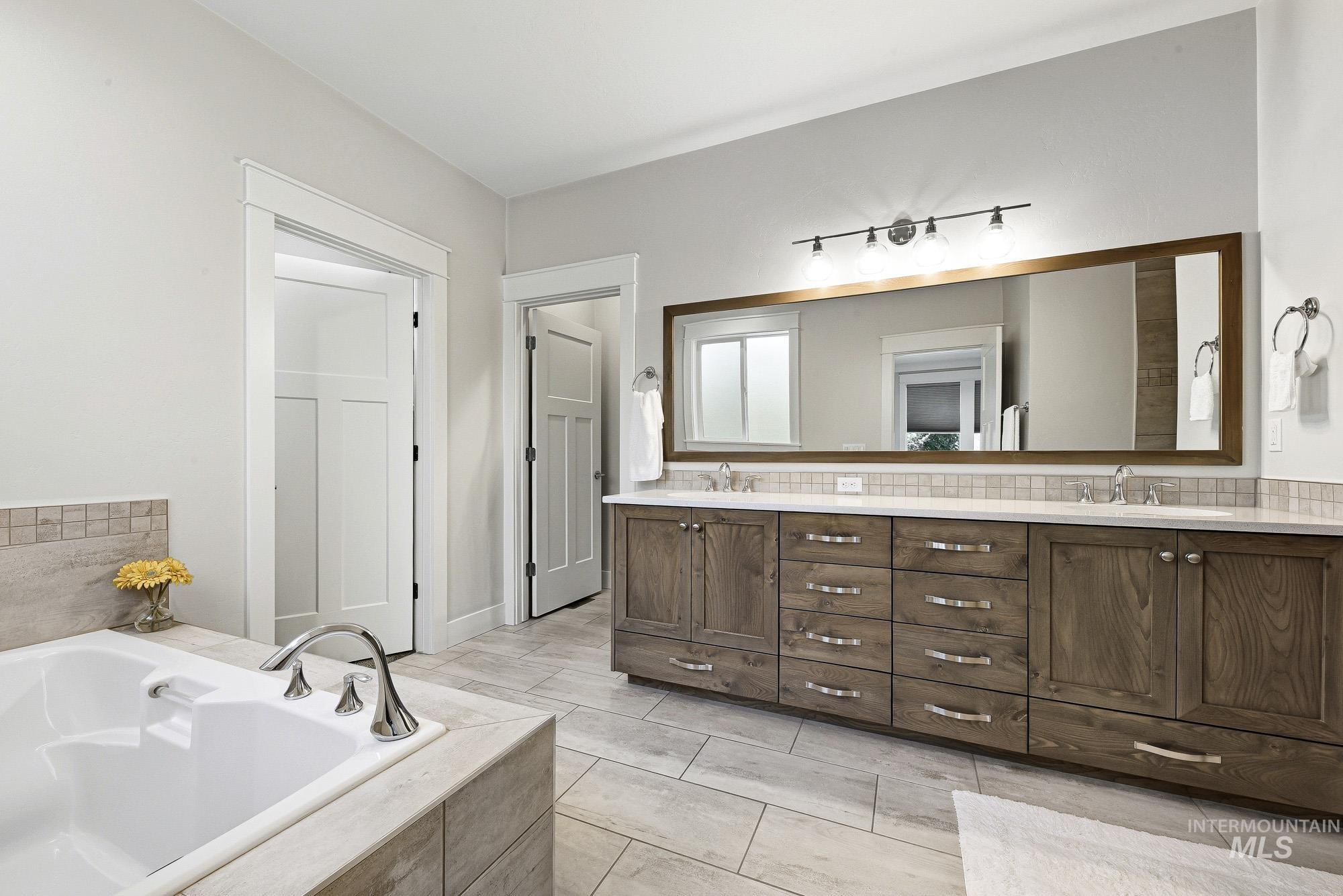 5889 N Lichfield Ave, Meridian, Idaho 83646, 3 Bedrooms, 2 Bathrooms, Residential For Sale, Price $599,000, 98993359