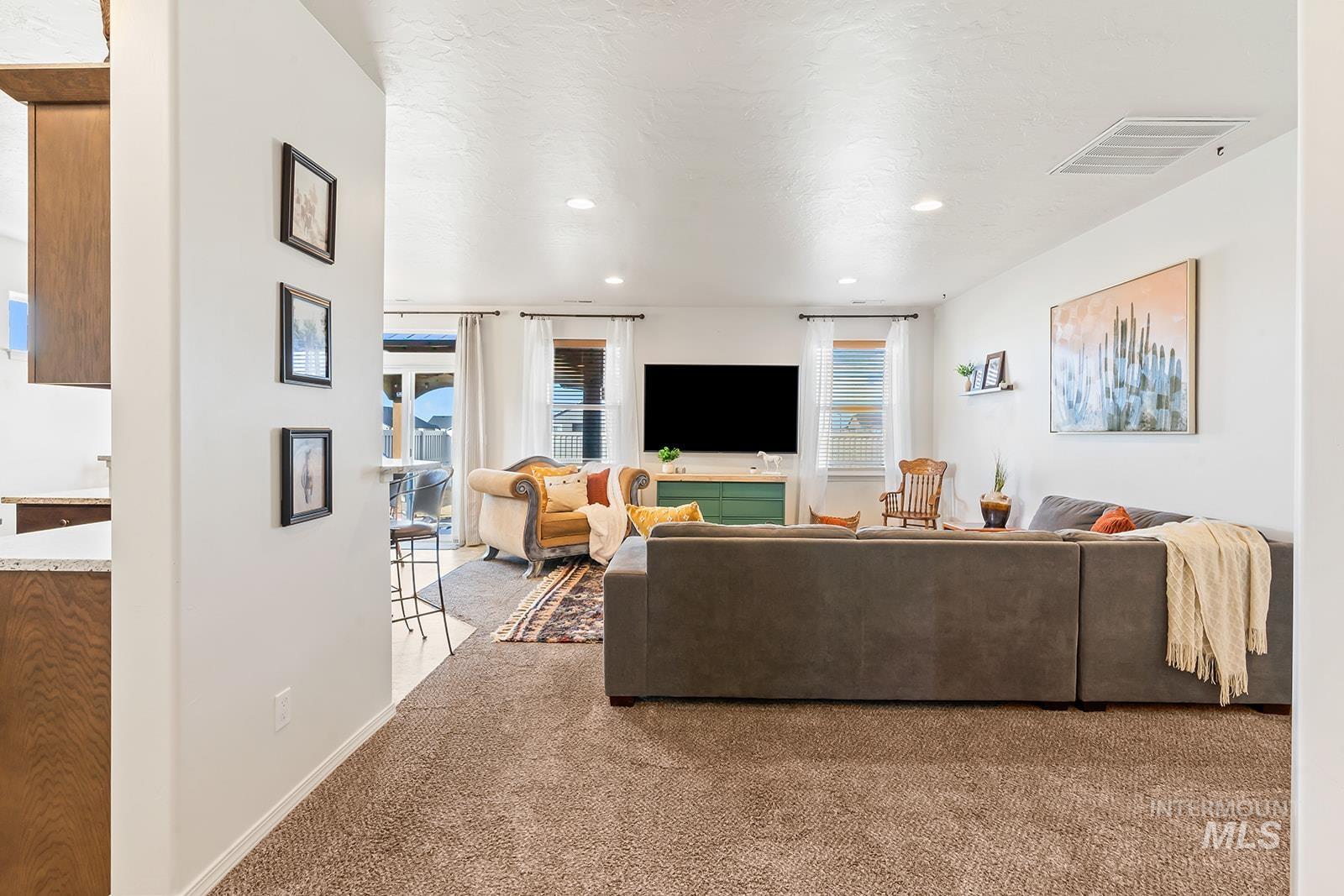 3905 Winged Dove St., Caldwell, Idaho 83605, 3 Bedrooms, 2 Bathrooms, Residential For Sale, Price $389,000,MLS 98993361