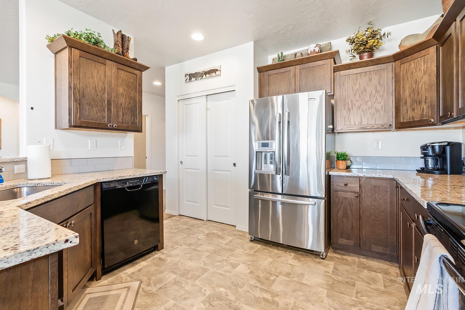 3905 Winged Dove St., Caldwell, Idaho 83605, 3 Bedrooms, 2 Bathrooms, Residential For Sale, Price $389,000,MLS 98993361
