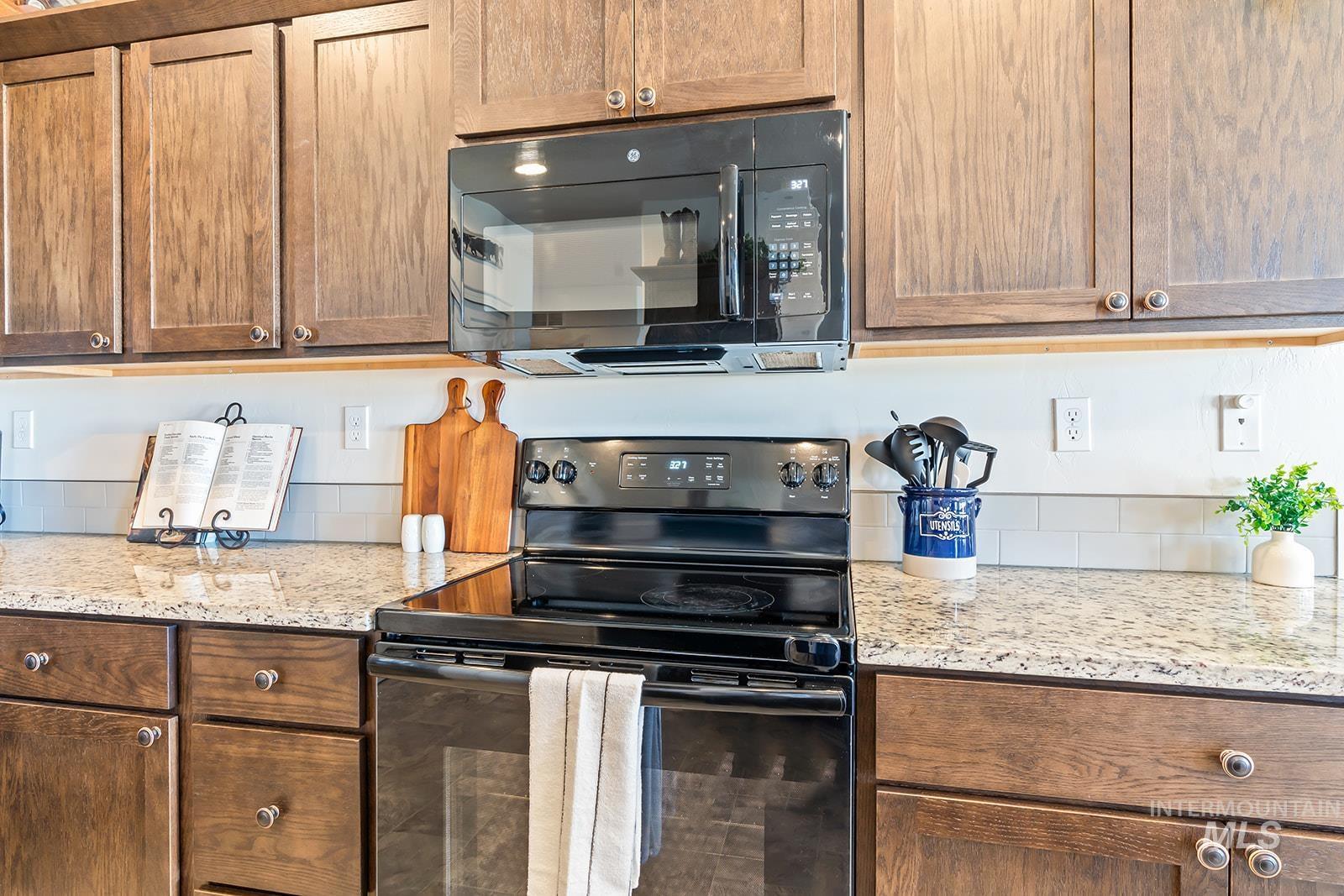 3905 Winged Dove St., Caldwell, Idaho 83605, 3 Bedrooms, 2 Bathrooms, Residential For Sale, Price $389,000,MLS 98993361