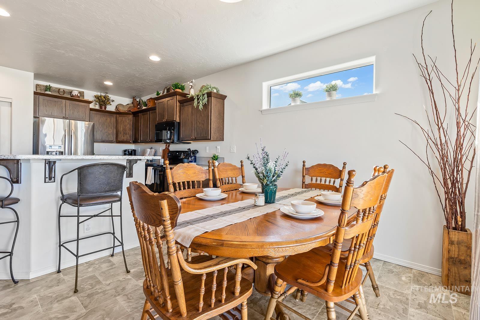 3905 Winged Dove St., Caldwell, Idaho 83605, 3 Bedrooms, 2 Bathrooms, Residential For Sale, Price $389,000,MLS 98993361