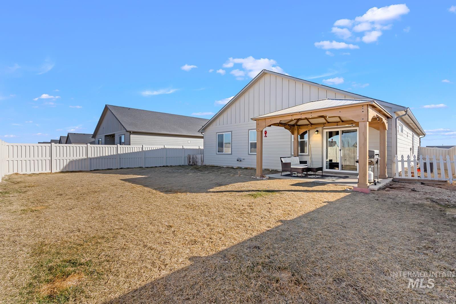 3905 Winged Dove St., Caldwell, Idaho 83605, 3 Bedrooms, 2 Bathrooms, Residential For Sale, Price $389,000,MLS 98993361