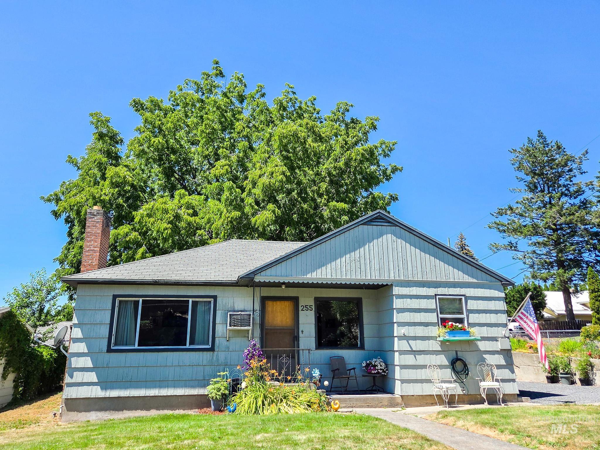 255 N Pine St, Genesee, Idaho 83832, 3 Bedrooms, 1.5 Bathrooms, Residential For Sale, Price $329,900,MLS 98993370