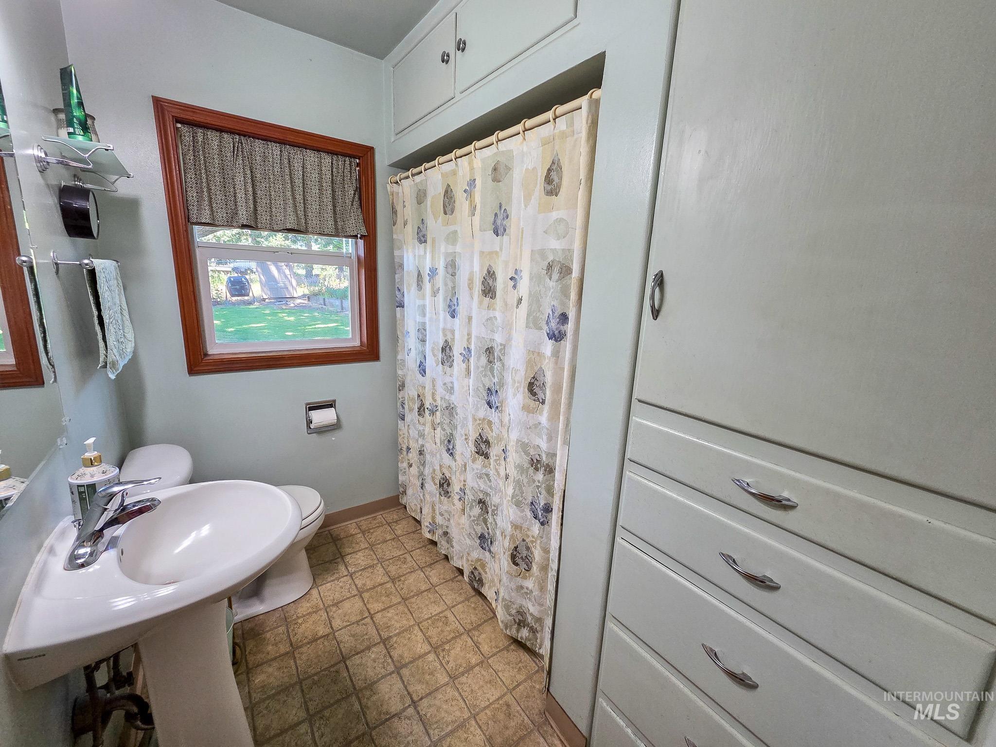 255 N Pine St, Genesee, Idaho 83832, 3 Bedrooms, 1.5 Bathrooms, Residential For Sale, Price $329,900,MLS 98993370