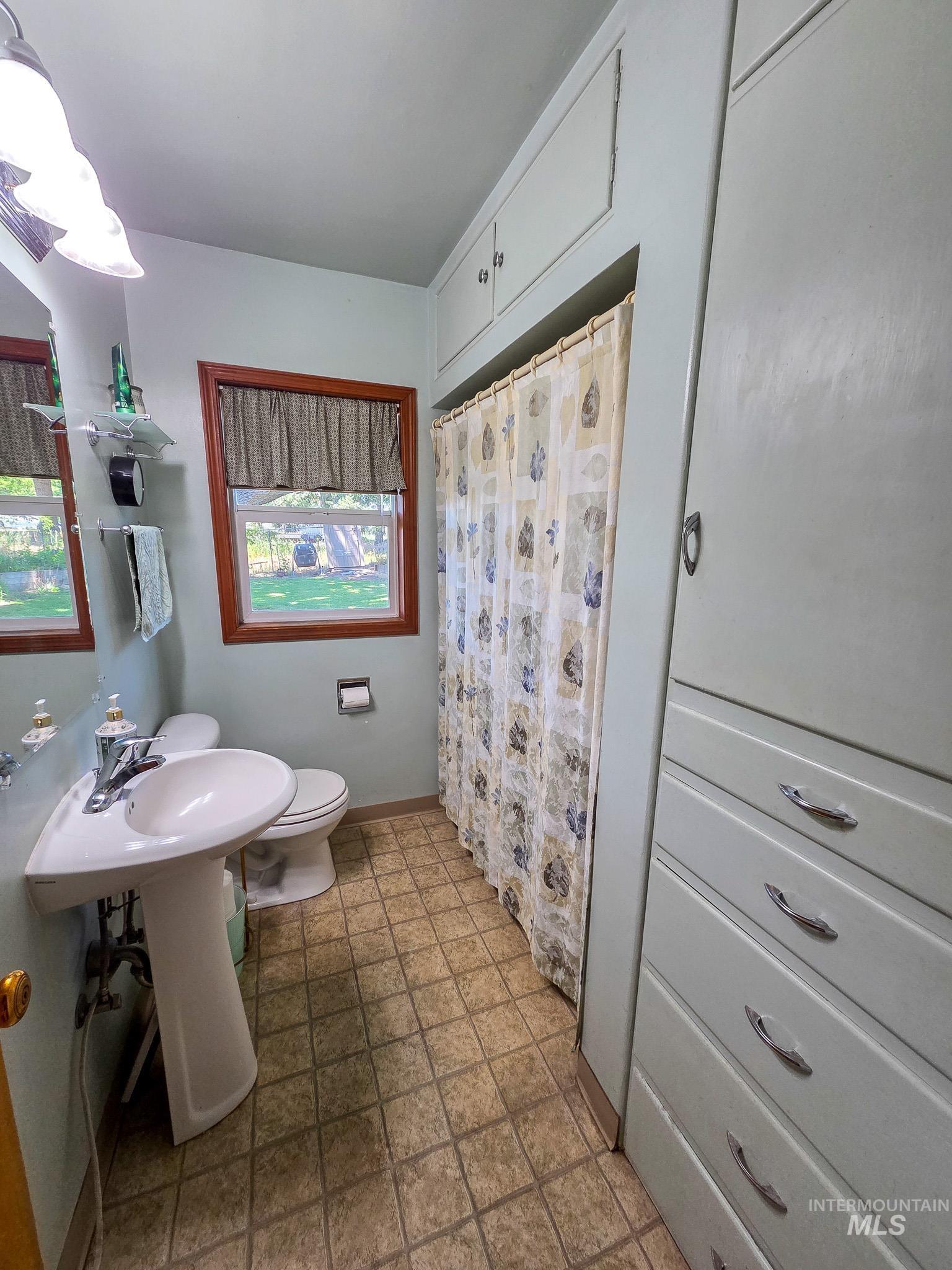 255 N Pine St, Genesee, Idaho 83832, 3 Bedrooms, 1.5 Bathrooms, Residential For Sale, Price $329,900,MLS 98993370