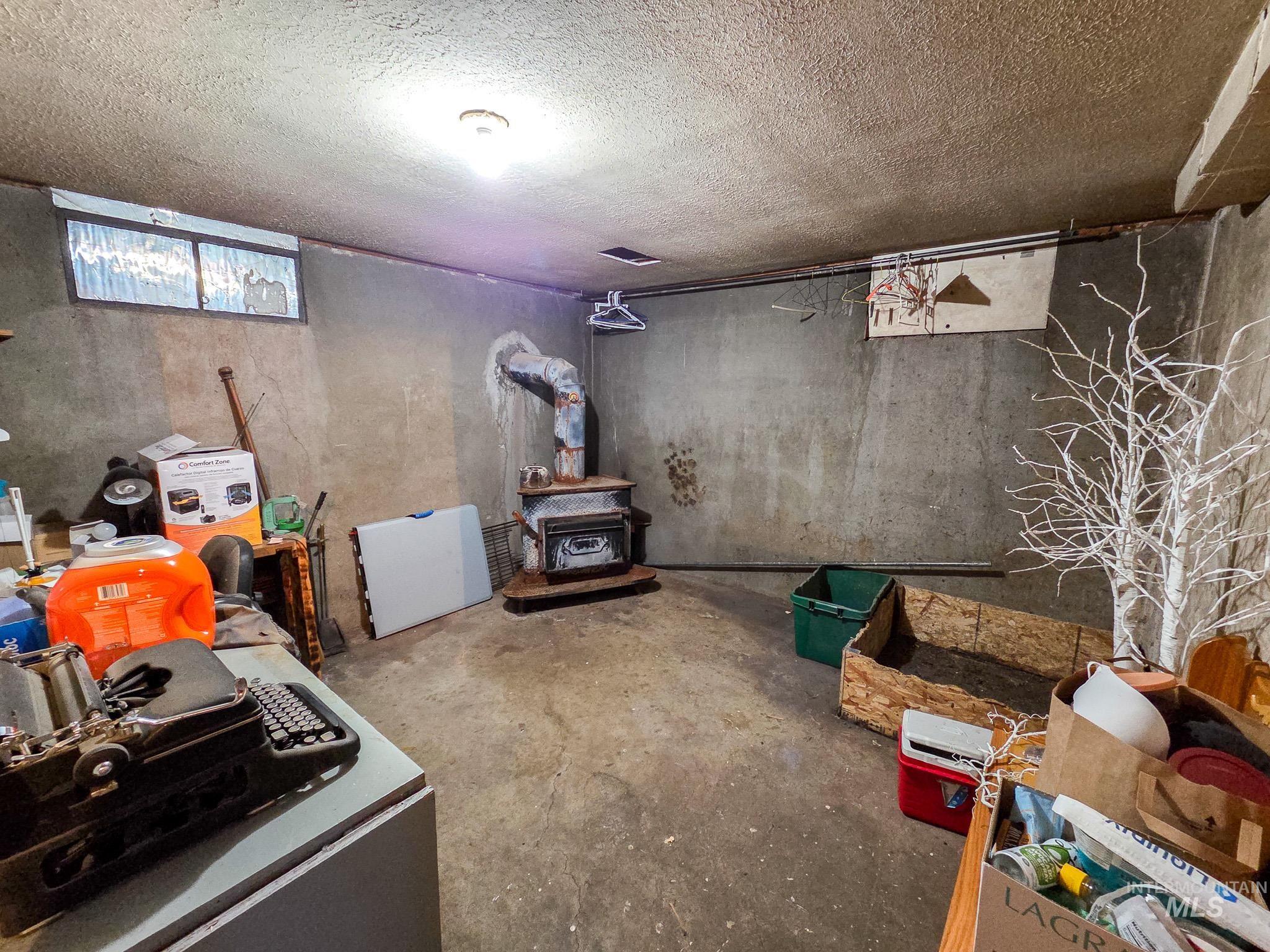 255 N Pine St, Genesee, Idaho 83832, 3 Bedrooms, 1.5 Bathrooms, Residential For Sale, Price $329,900,MLS 98993370