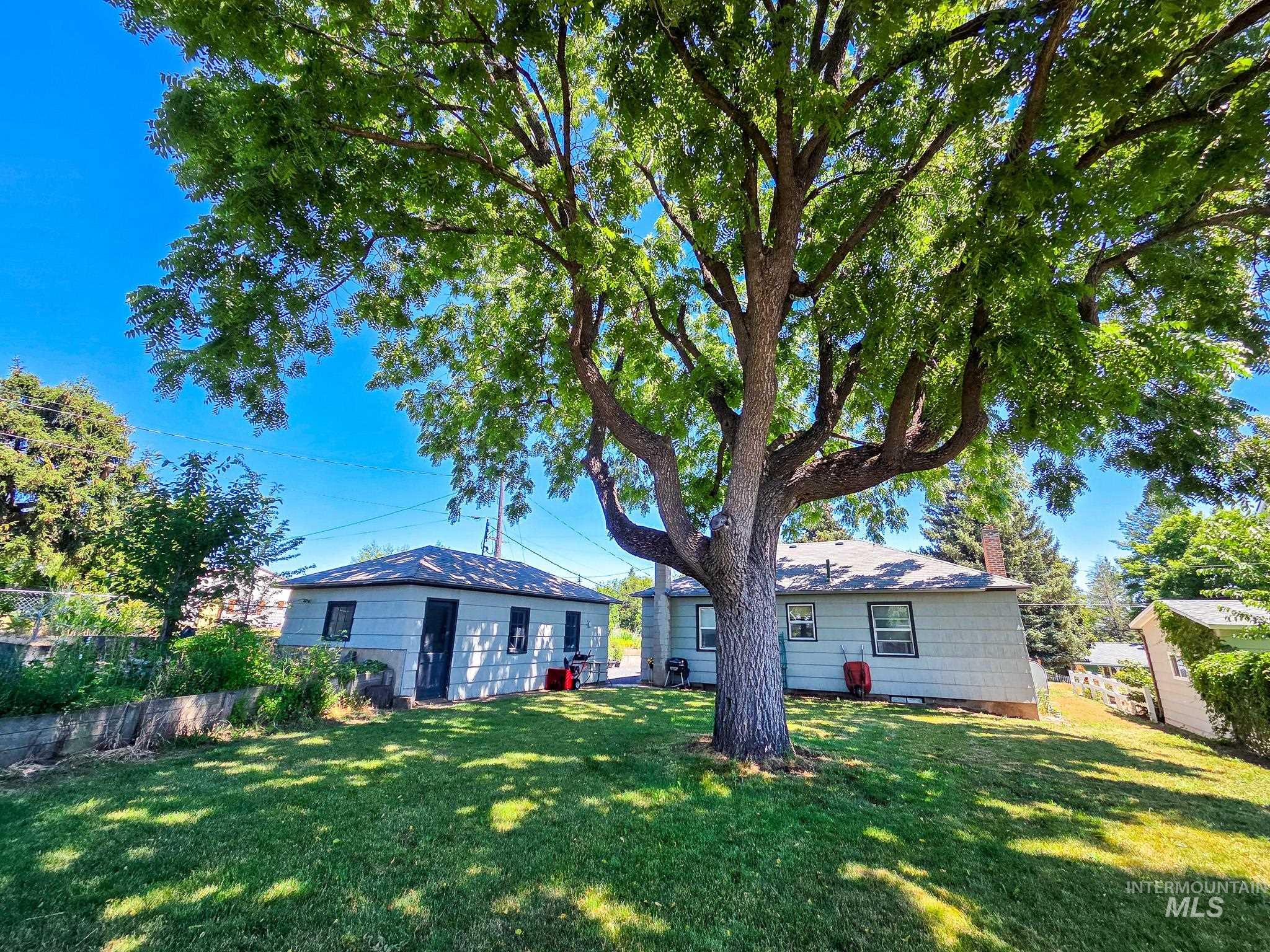 255 N Pine St, Genesee, Idaho 83832, 3 Bedrooms, 1.5 Bathrooms, Residential For Sale, Price $329,900,MLS 98993370