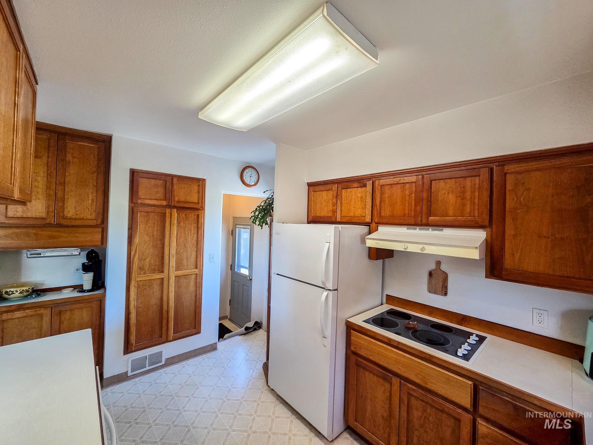 255 N Pine St, Genesee, Idaho 83832, 3 Bedrooms, 1.5 Bathrooms, Residential For Sale, Price $329,900,MLS 98993370