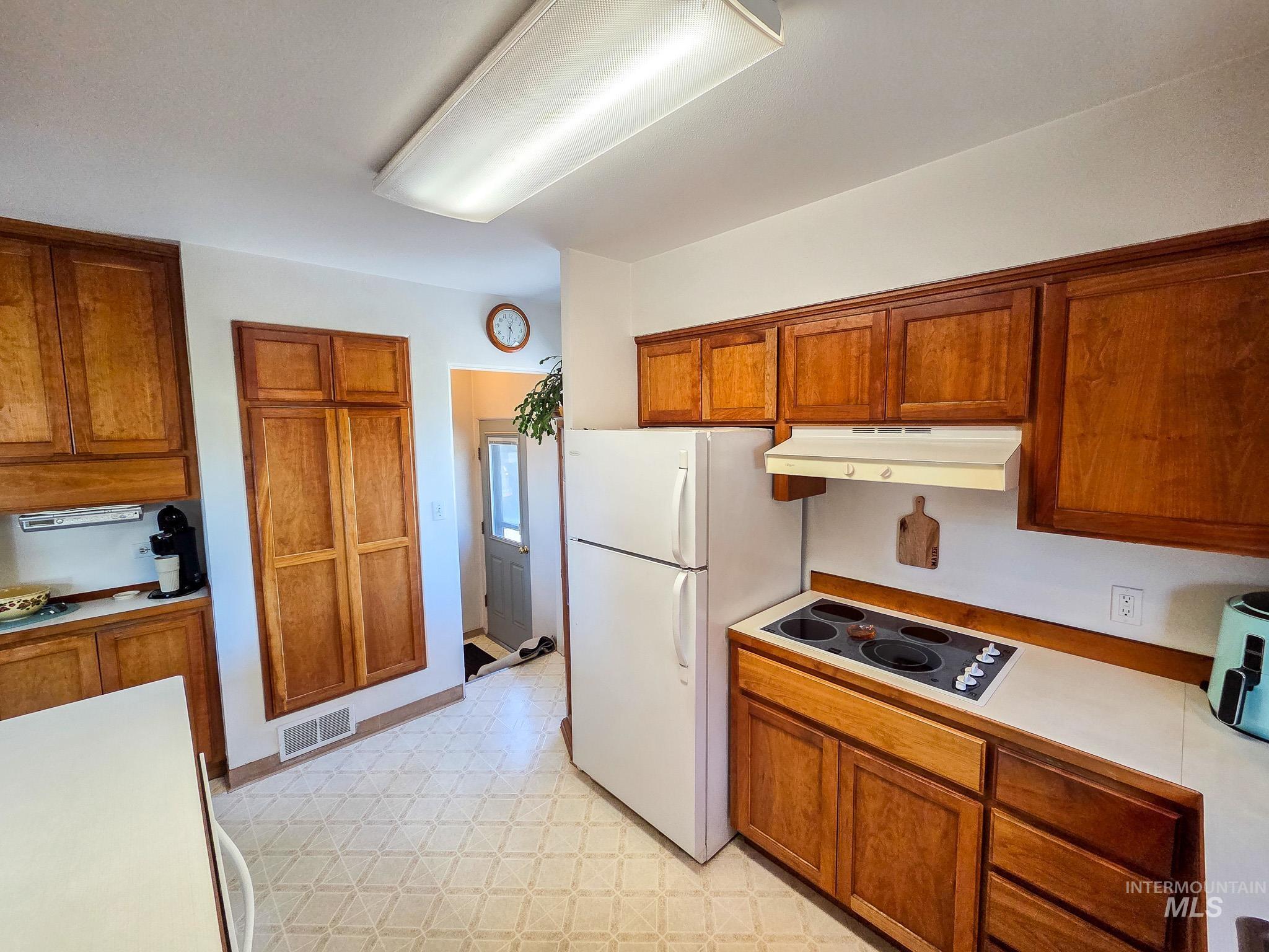 255 N Pine St, Genesee, Idaho 83832, 3 Bedrooms, 1.5 Bathrooms, Residential For Sale, Price $329,900,MLS 98993370