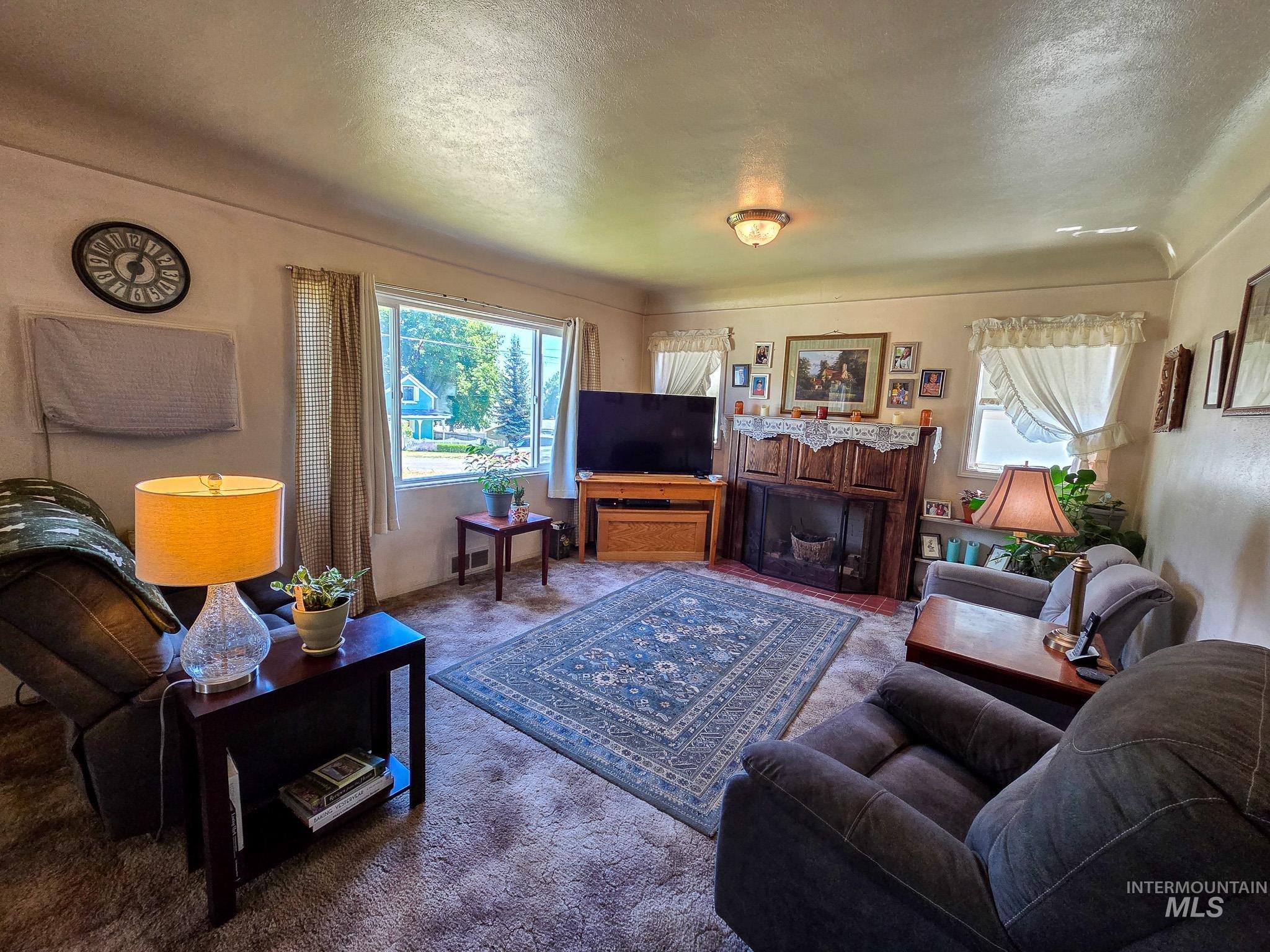 255 N Pine St, Genesee, Idaho 83832, 3 Bedrooms, 1.5 Bathrooms, Residential For Sale, Price $329,900,MLS 98993370