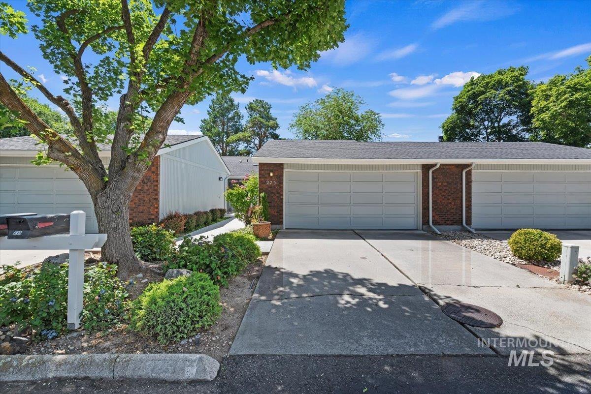 275 W Arrowrock Ln, Boise, Idaho 83706, 3 Bedrooms, 3 Bathrooms, Residential For Sale, Price $470,000,MLS 98993371