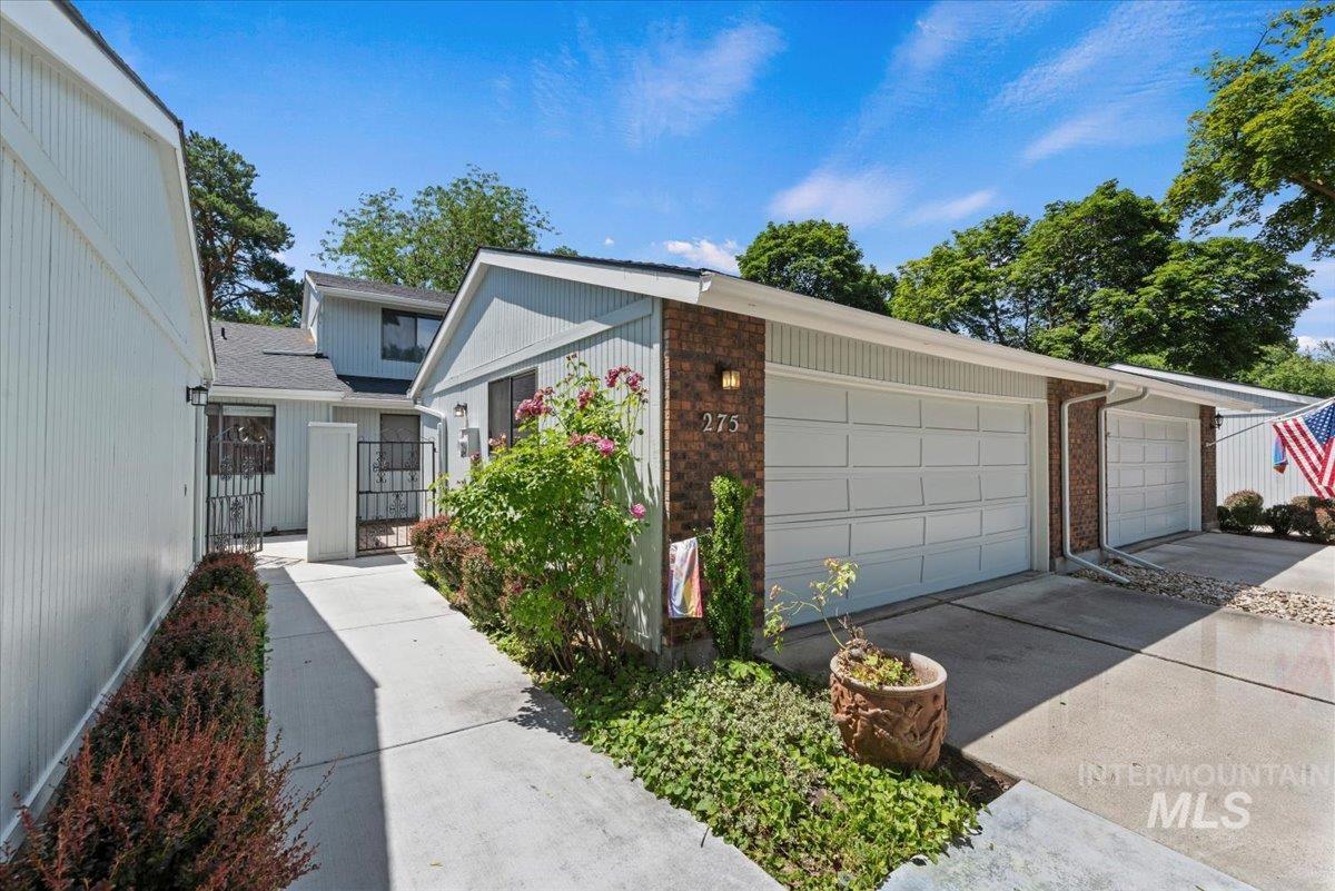 275 W Arrowrock Ln, Boise, Idaho 83706, 3 Bedrooms, 3 Bathrooms, Residential For Sale, Price $470,000,MLS 98993371