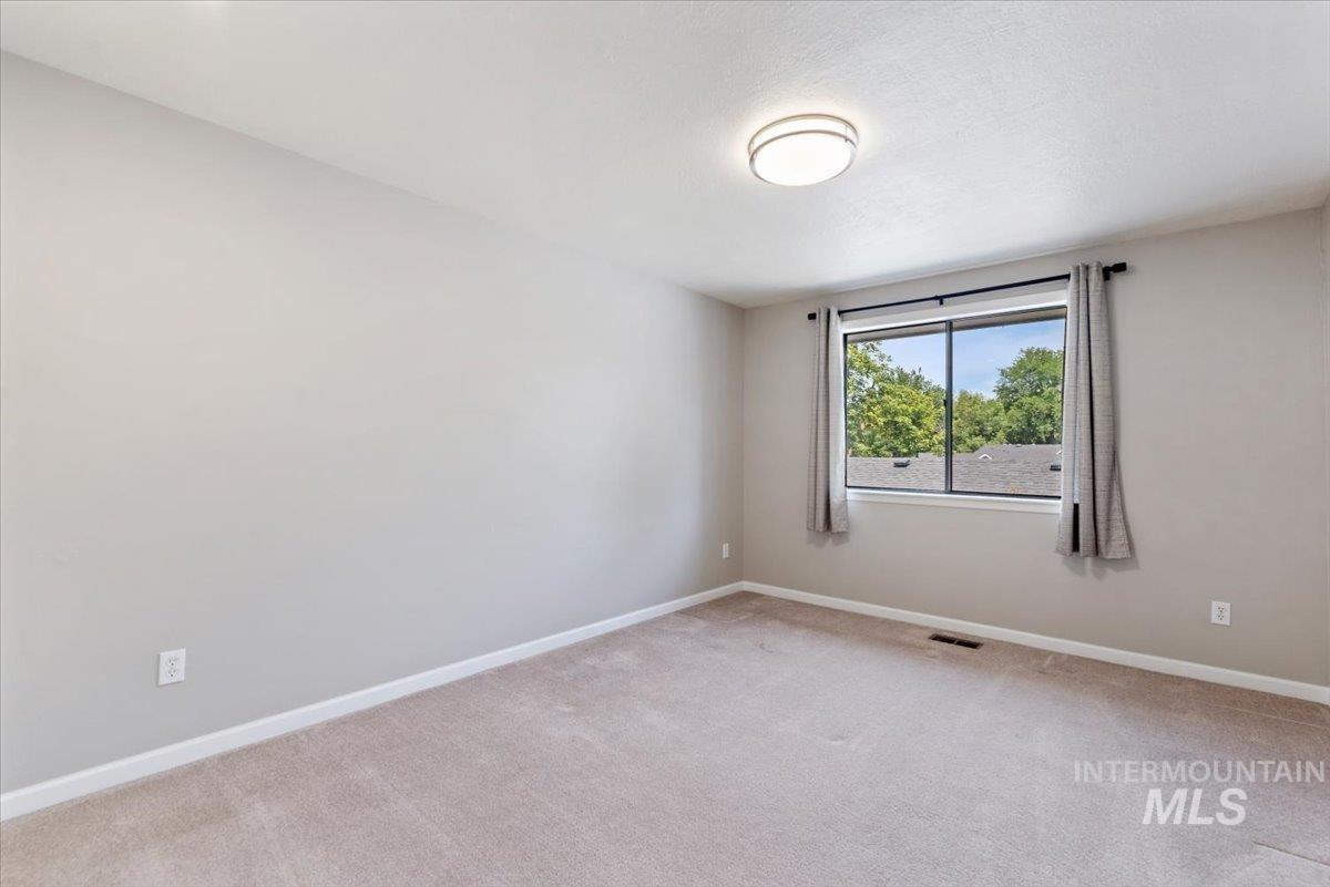 275 W Arrowrock Ln, Boise, Idaho 83706, 3 Bedrooms, 3 Bathrooms, Residential For Sale, Price $470,000,MLS 98993371