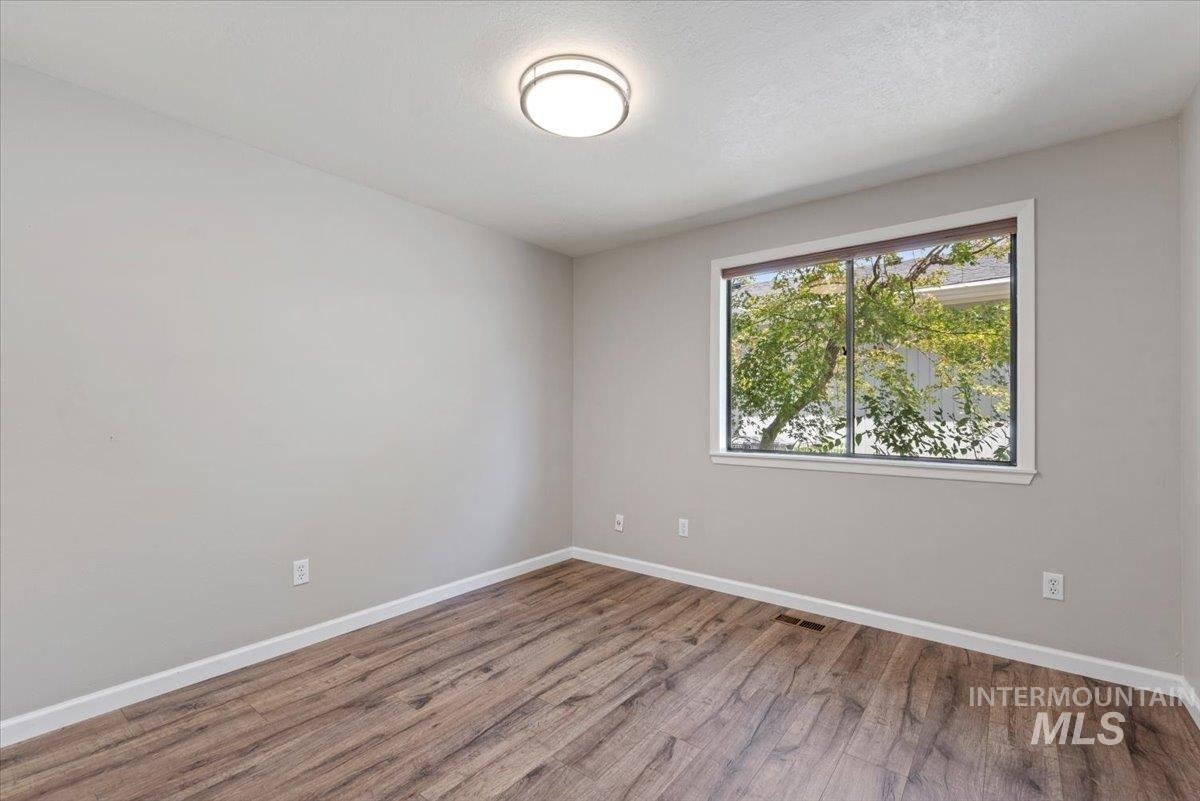 275 W Arrowrock Ln, Boise, Idaho 83706, 3 Bedrooms, 3 Bathrooms, Residential For Sale, Price $470,000,MLS 98993371