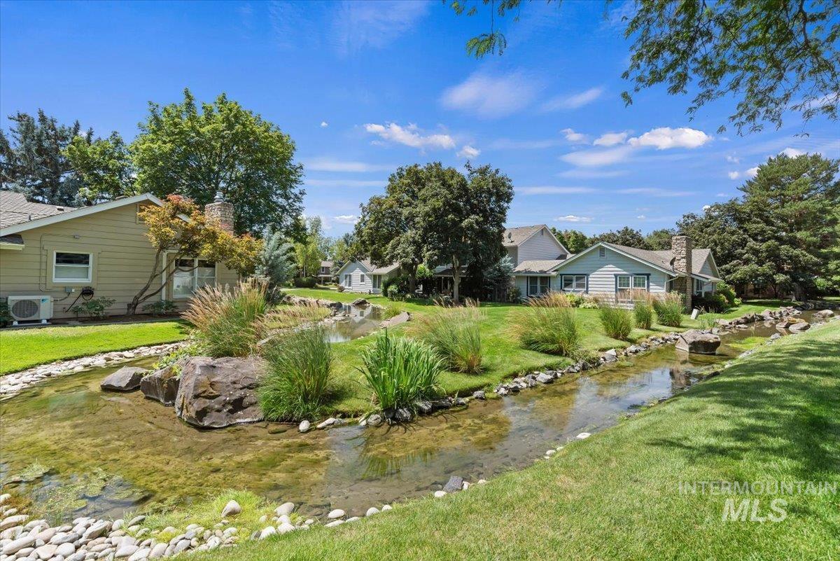 275 W Arrowrock Ln, Boise, Idaho 83706, 3 Bedrooms, 3 Bathrooms, Residential For Sale, Price $470,000,MLS 98993371